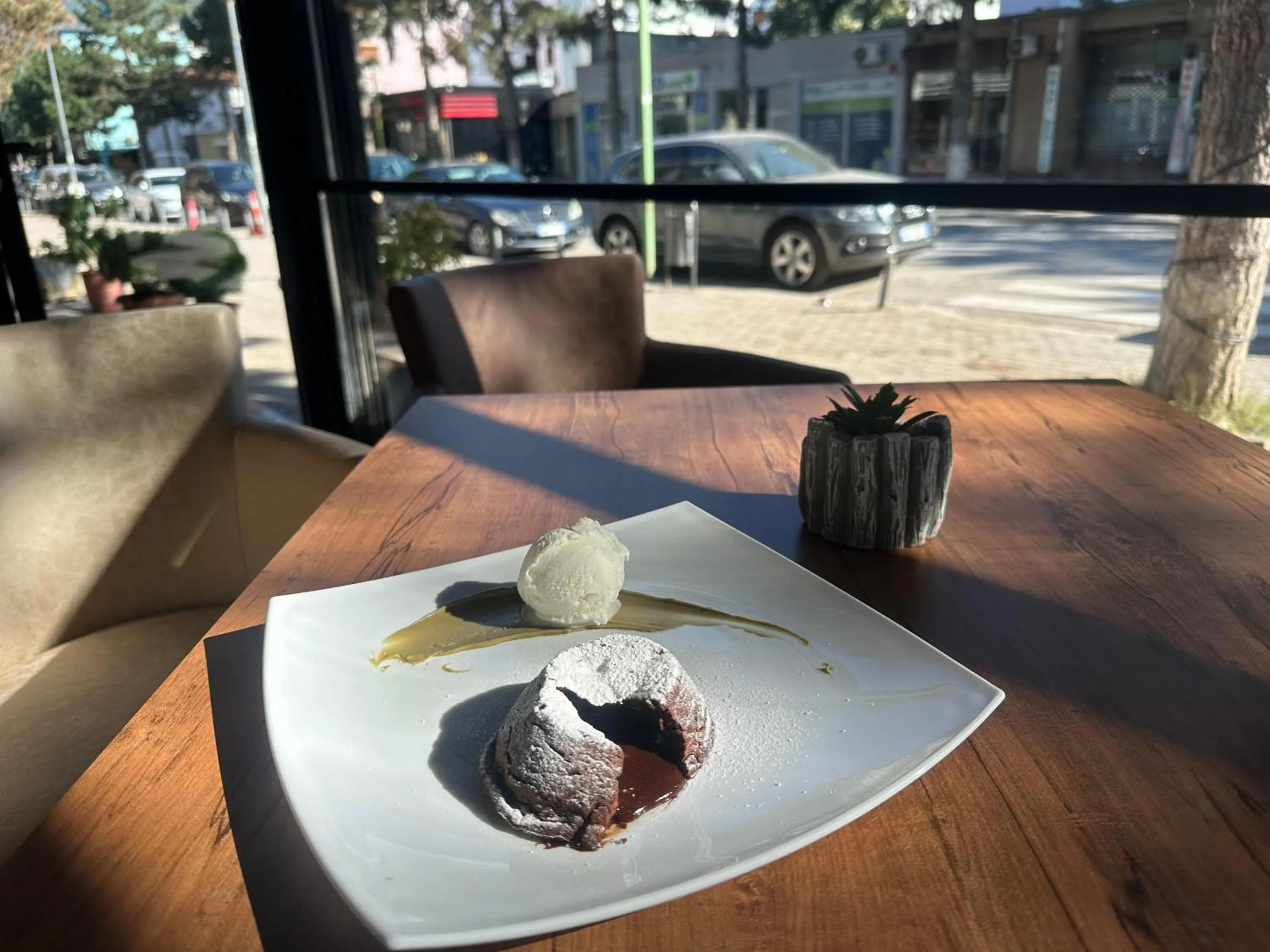 Food and drinks in Hotel Gjallica