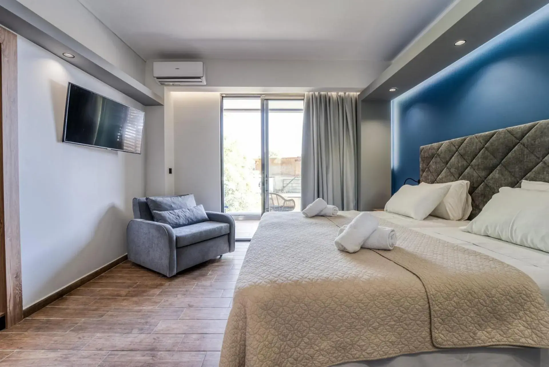 Staff, Bed in Island City Boutique Hotel Staff, Bed in Island City Boutique Hotel