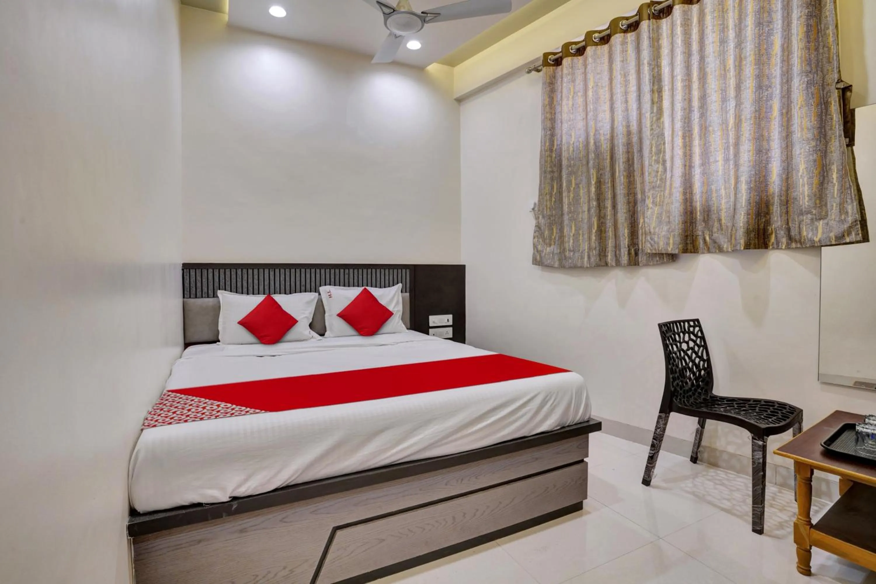 Bedroom in Hotel O Dhiman Residency