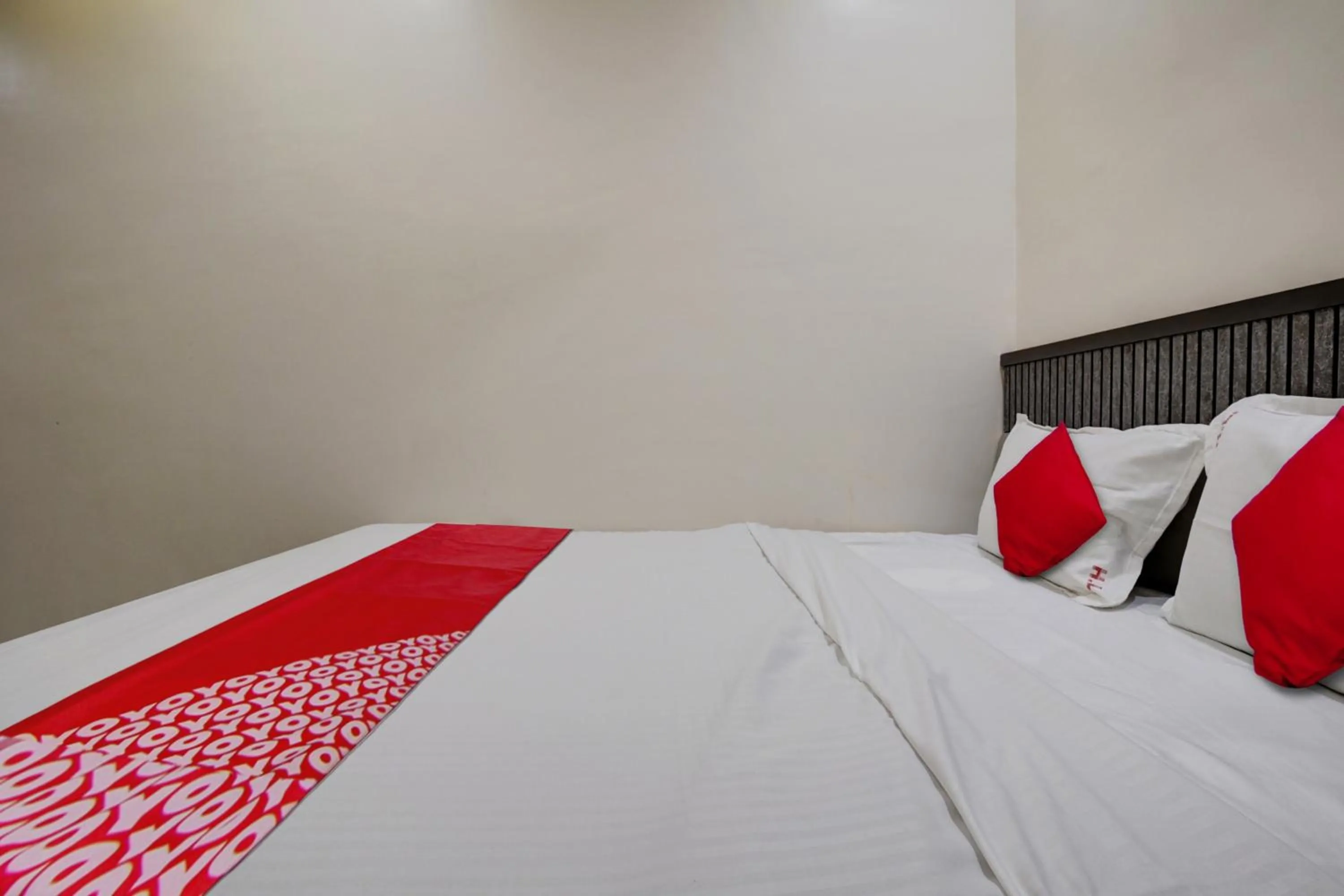 Bedroom in Hotel O Dhiman Residency