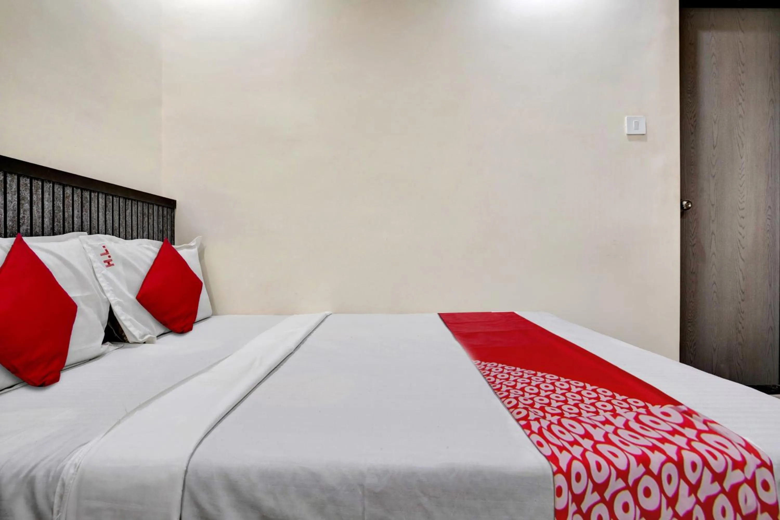 Bedroom in Hotel O Dhiman Residency