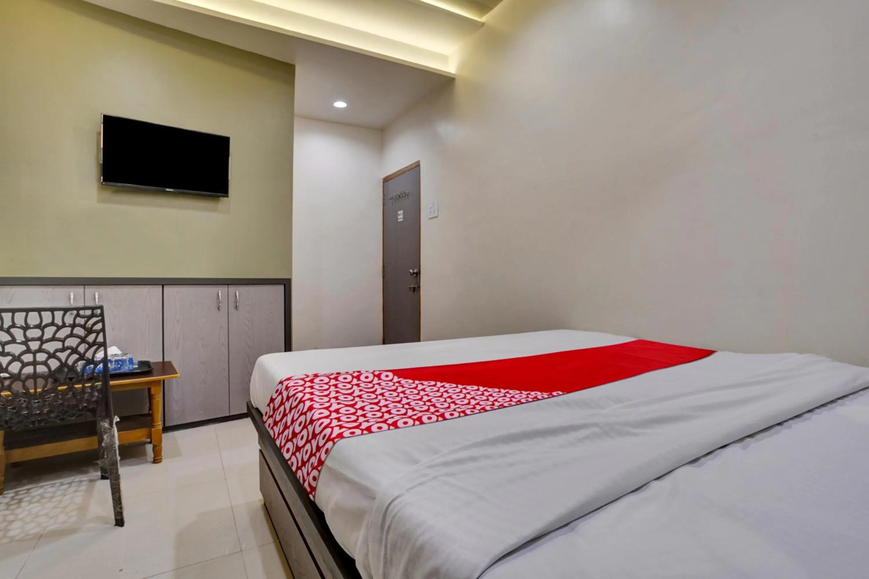Bedroom in Hotel O Dhiman Residency