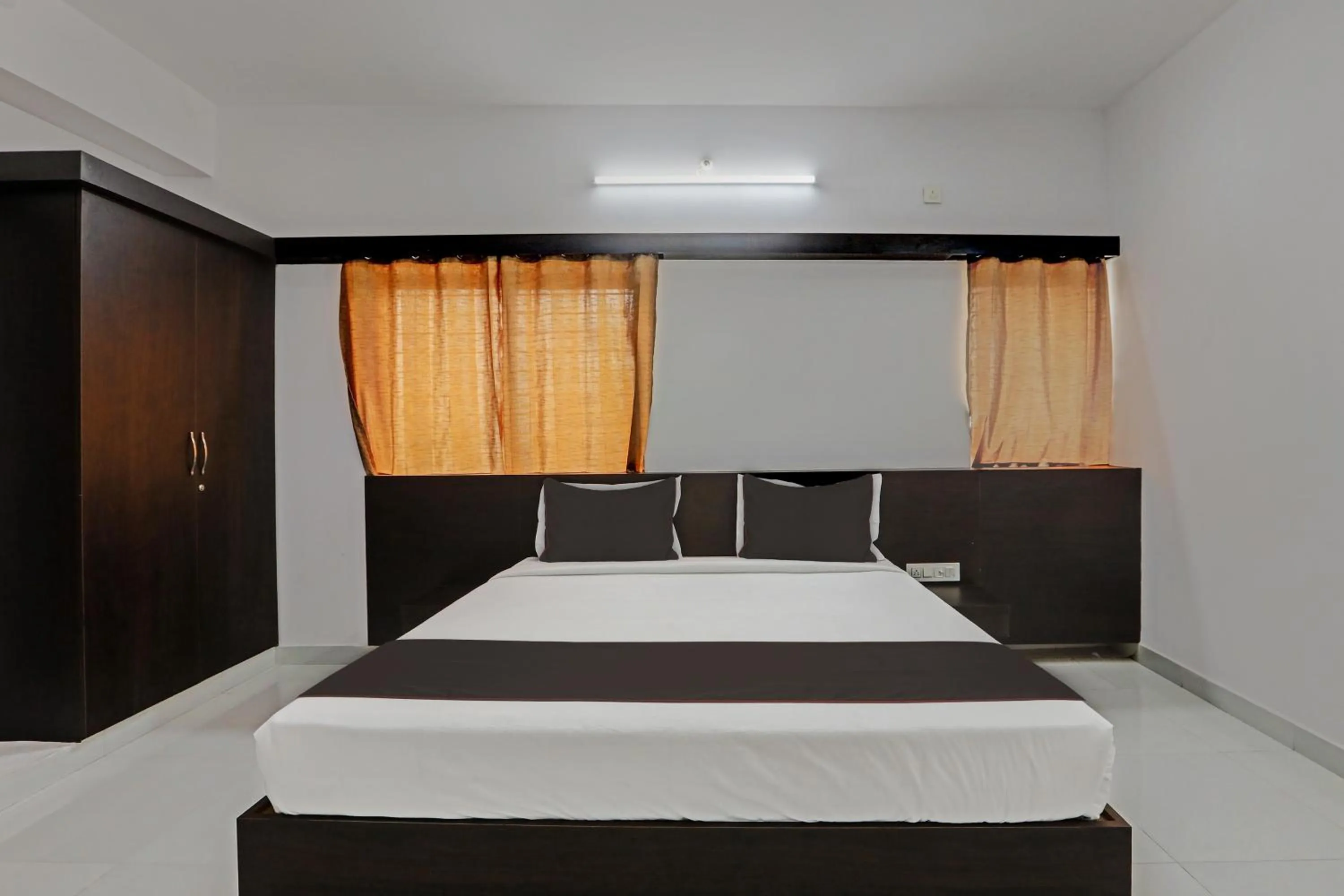 Bedroom, Bed in Hotel O Easy Stay Mysore