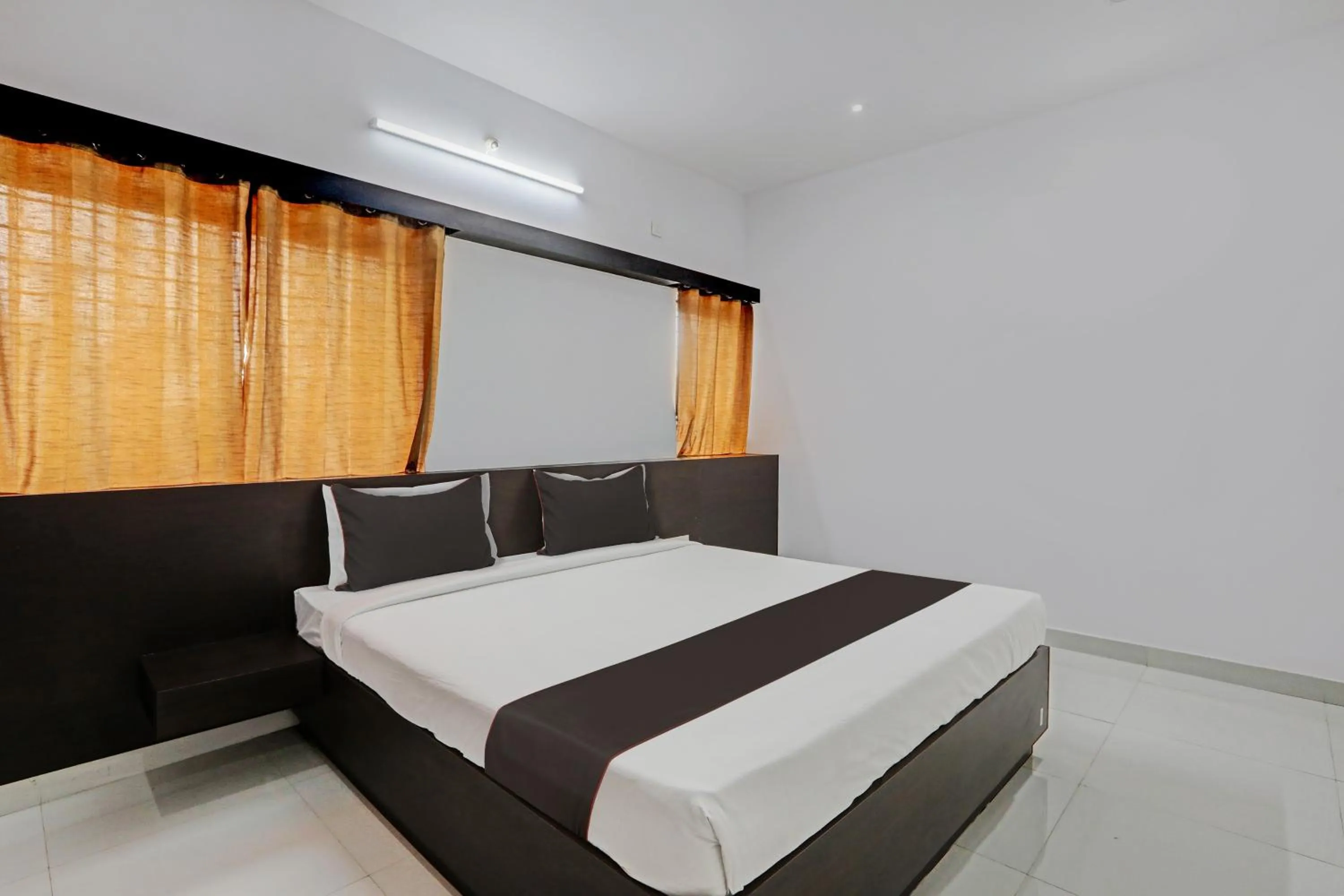 Bedroom, Bed in Hotel O Easy Stay Mysore