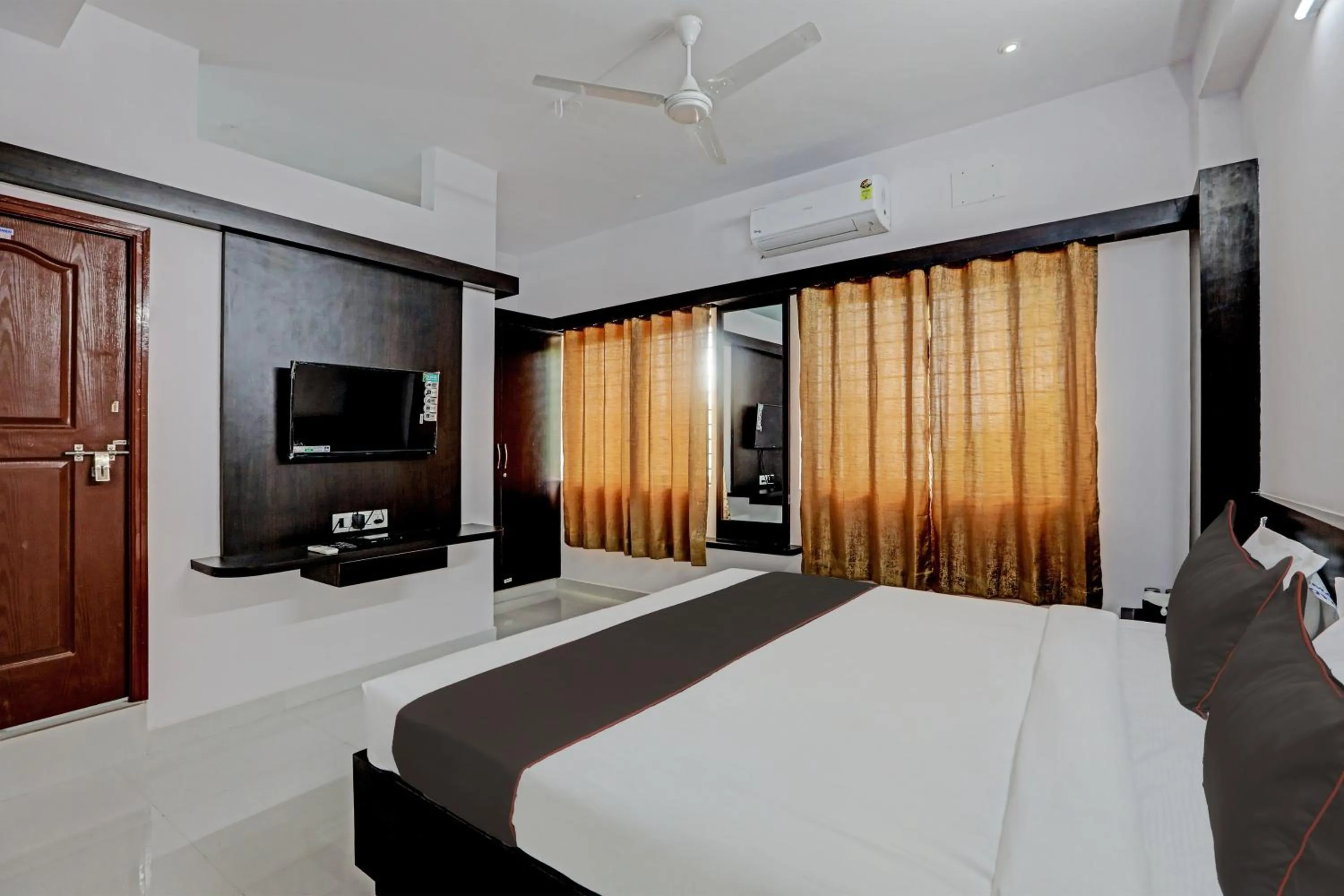 Bedroom, Bed in Hotel O Easy Stay Mysore
