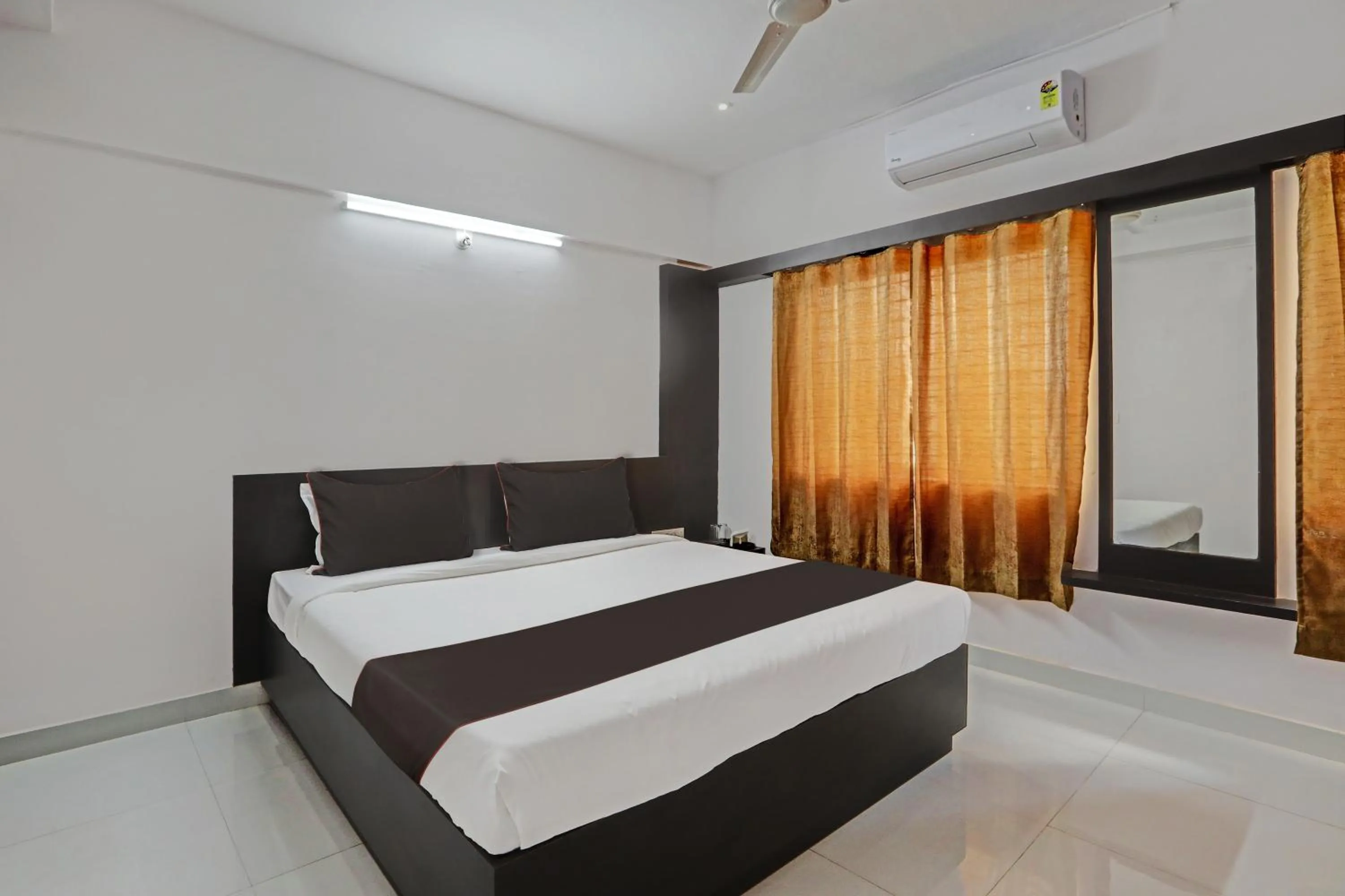 Bedroom, Bed in Hotel O Easy Stay Mysore