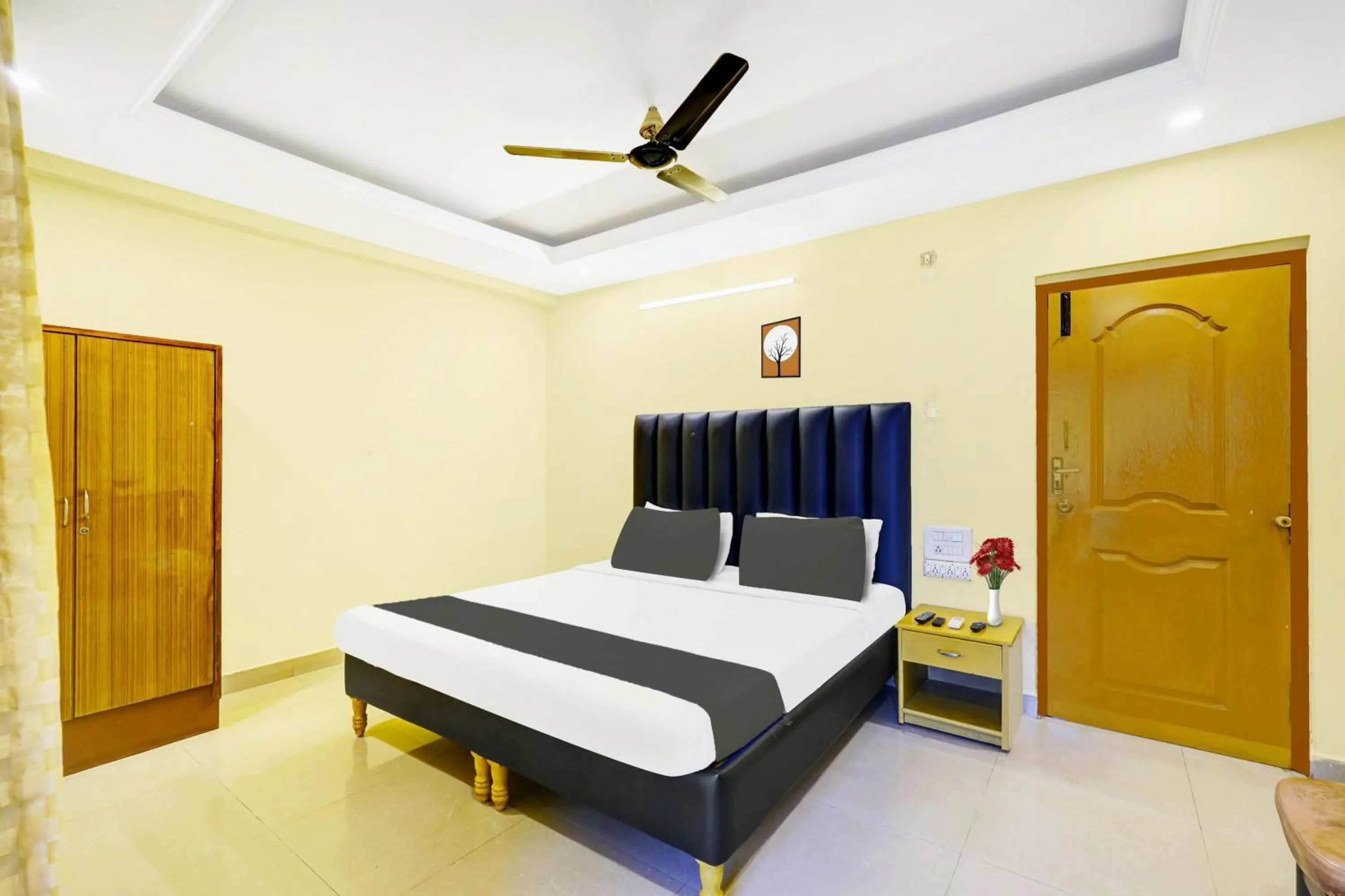 Bedroom, Bed in Super Hotel O Padmavathi Puram Near Railway Station