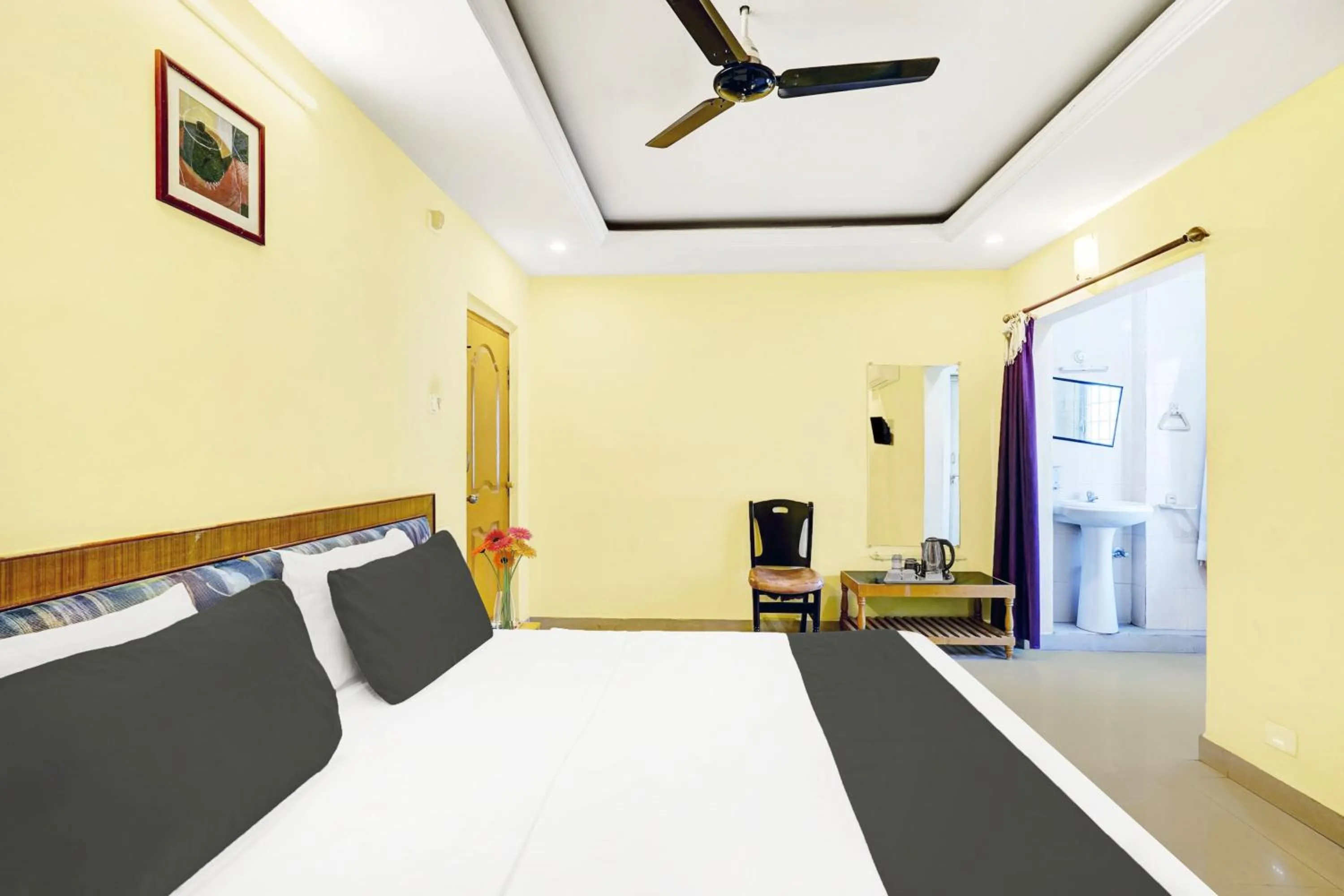 Bedroom, Bed in Super Hotel O Padmavathi Puram Near Railway Station