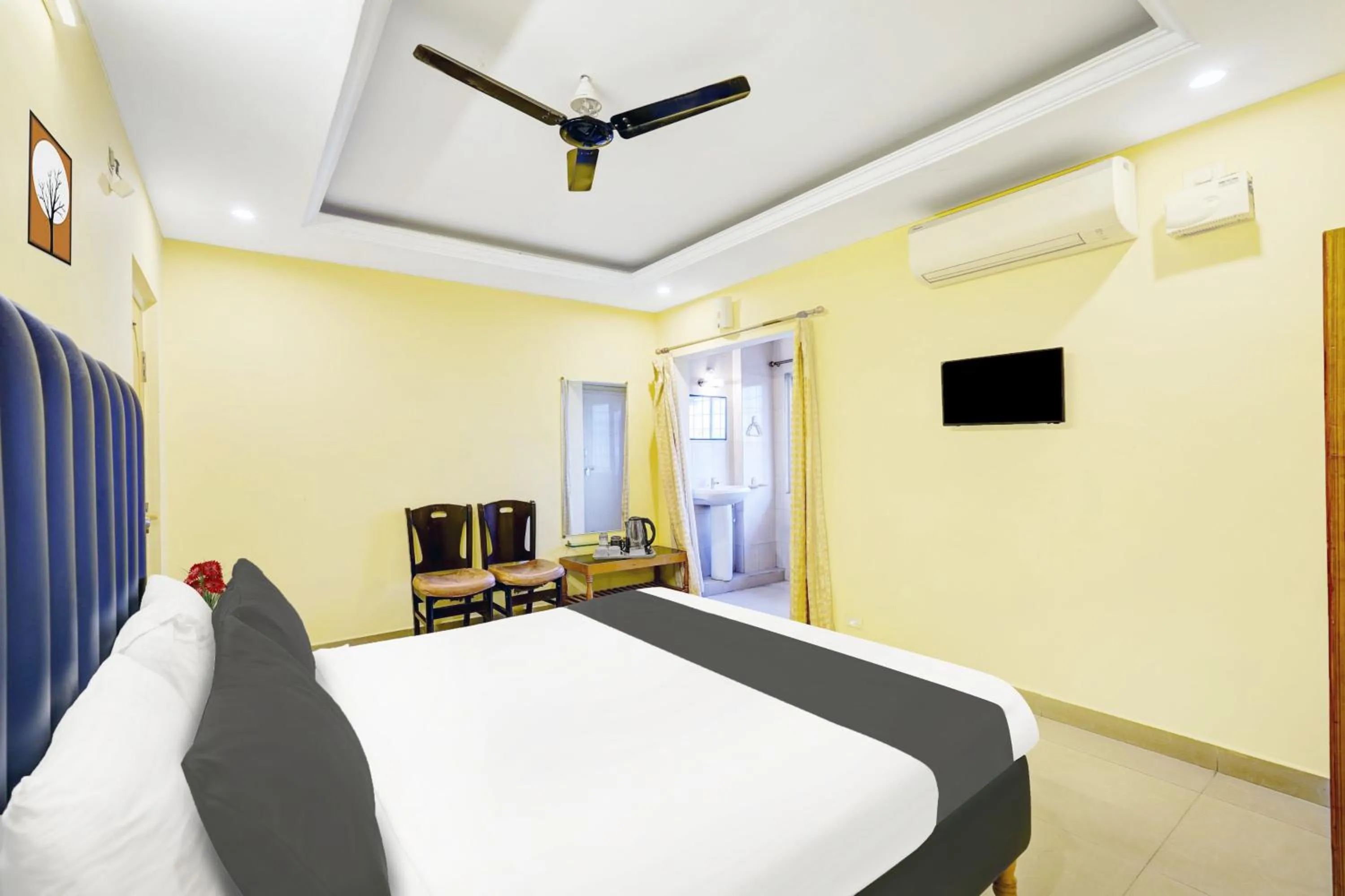 Bedroom, Bed in Super Hotel O Padmavathi Puram Near Railway Station