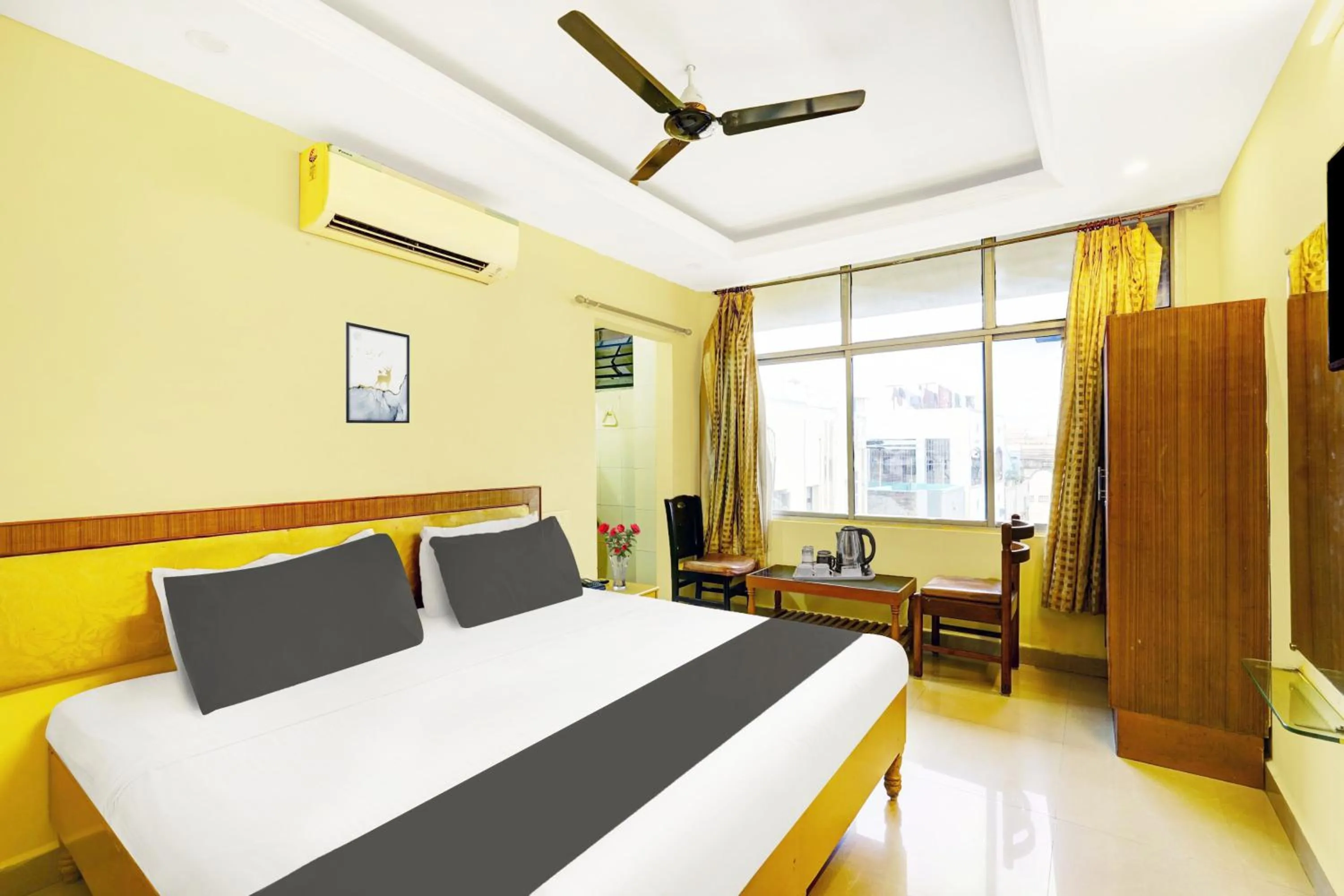 Bedroom, Bed in Super Hotel O Padmavathi Puram Near Railway Station