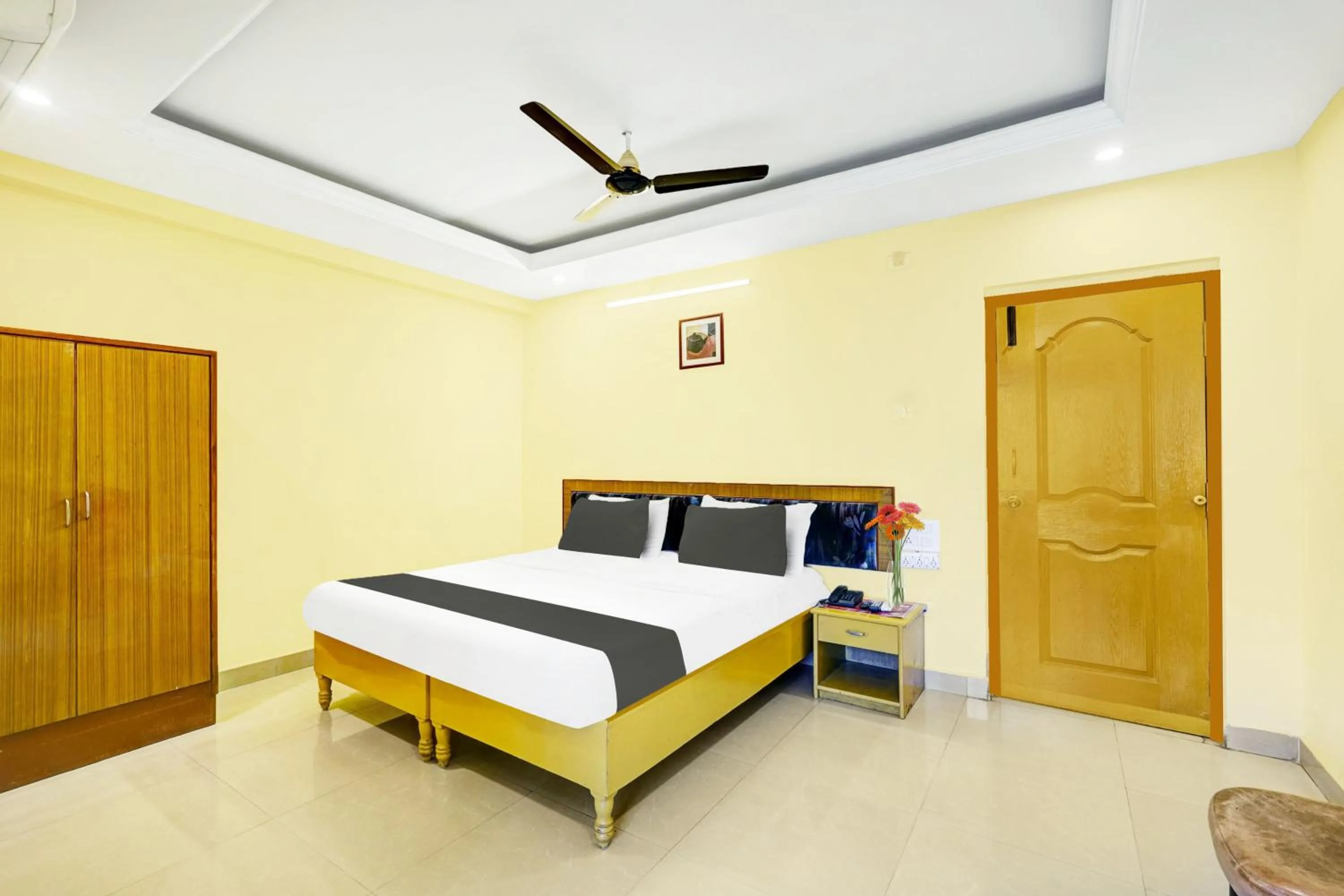 Bedroom, Bed in Super Hotel O Padmavathi Puram Near Railway Station