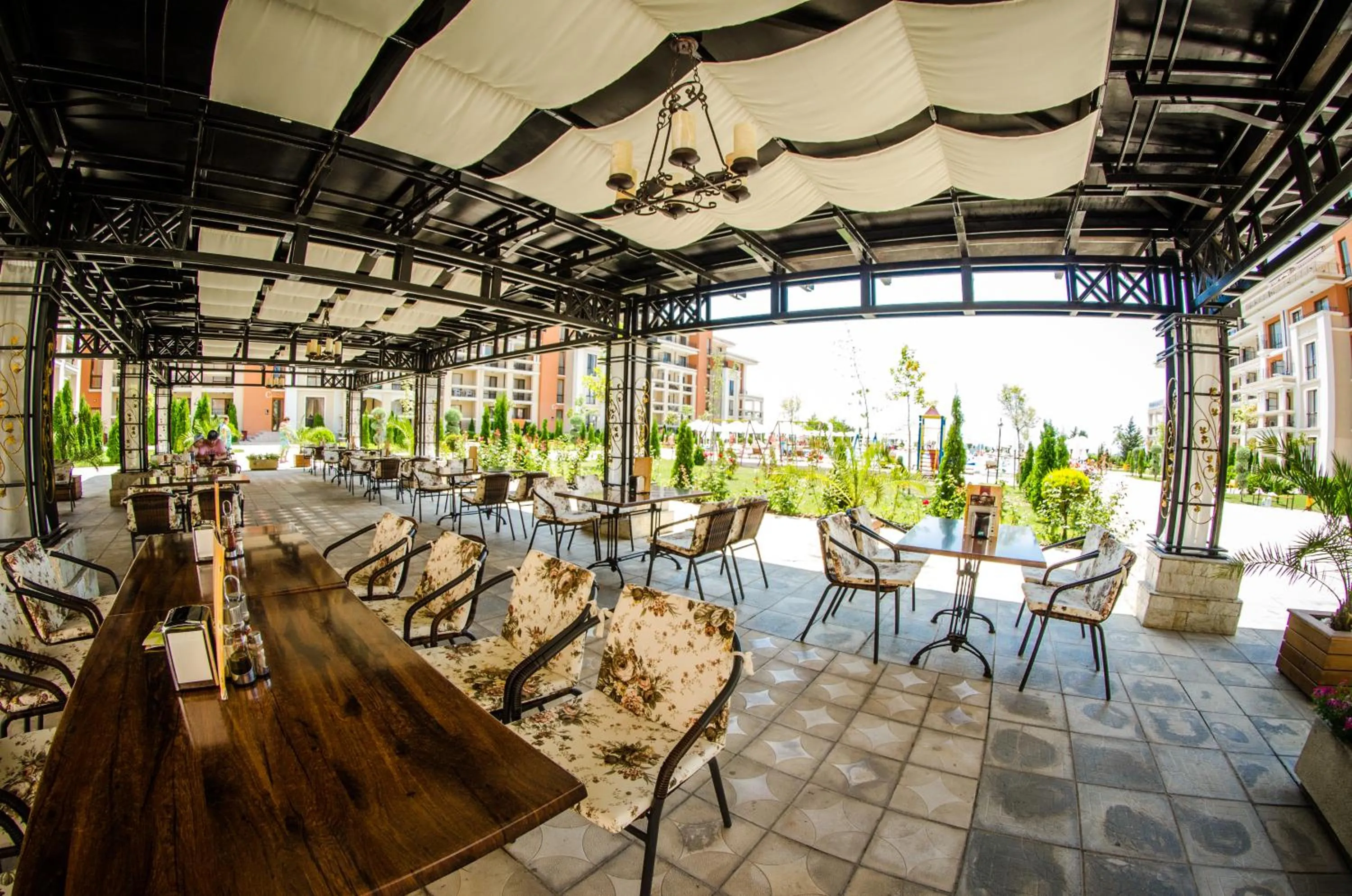 Restaurant/places to eat in Prestige Sands Resort