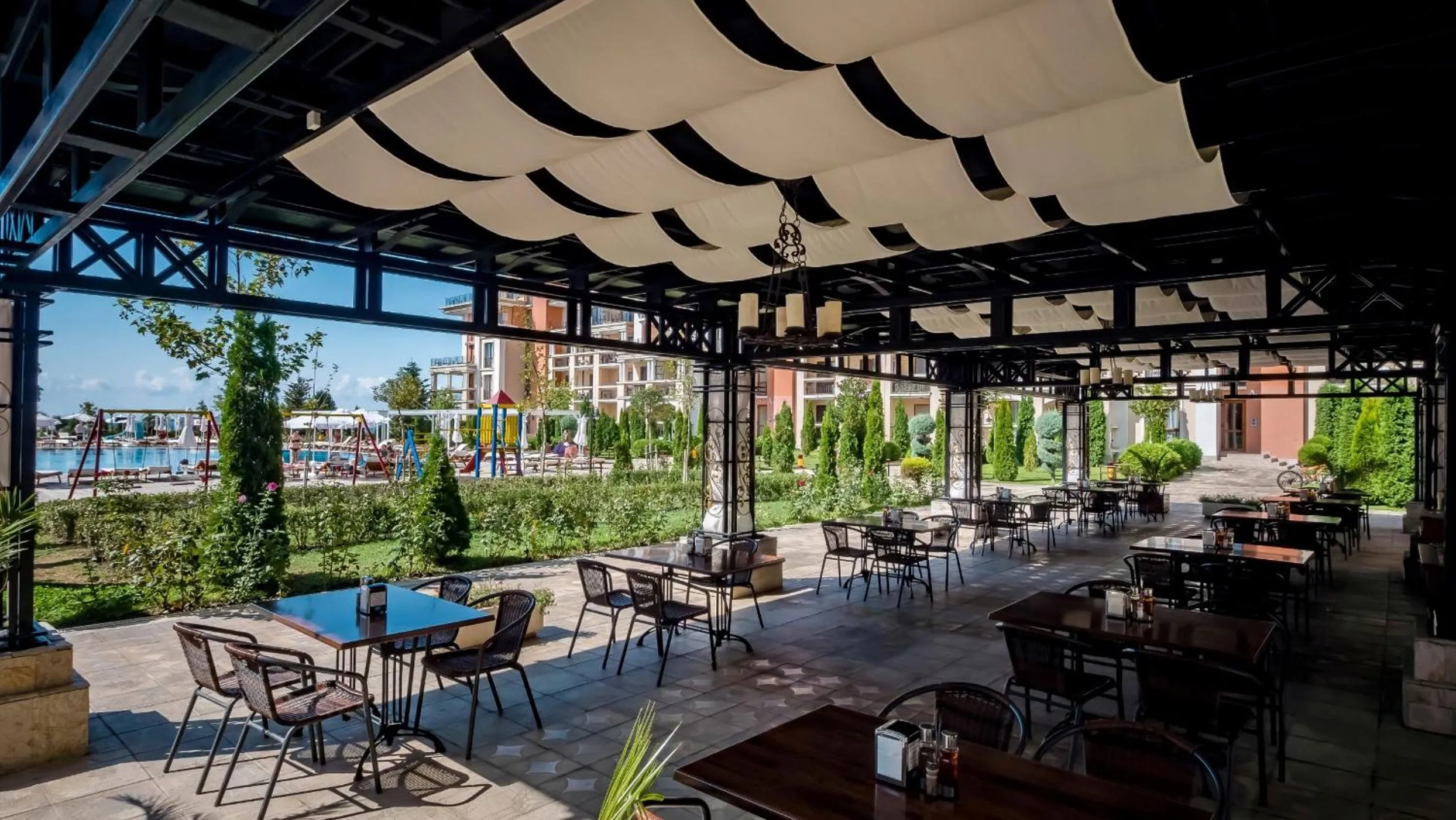 Restaurant/places to eat in Prestige Sands Resort