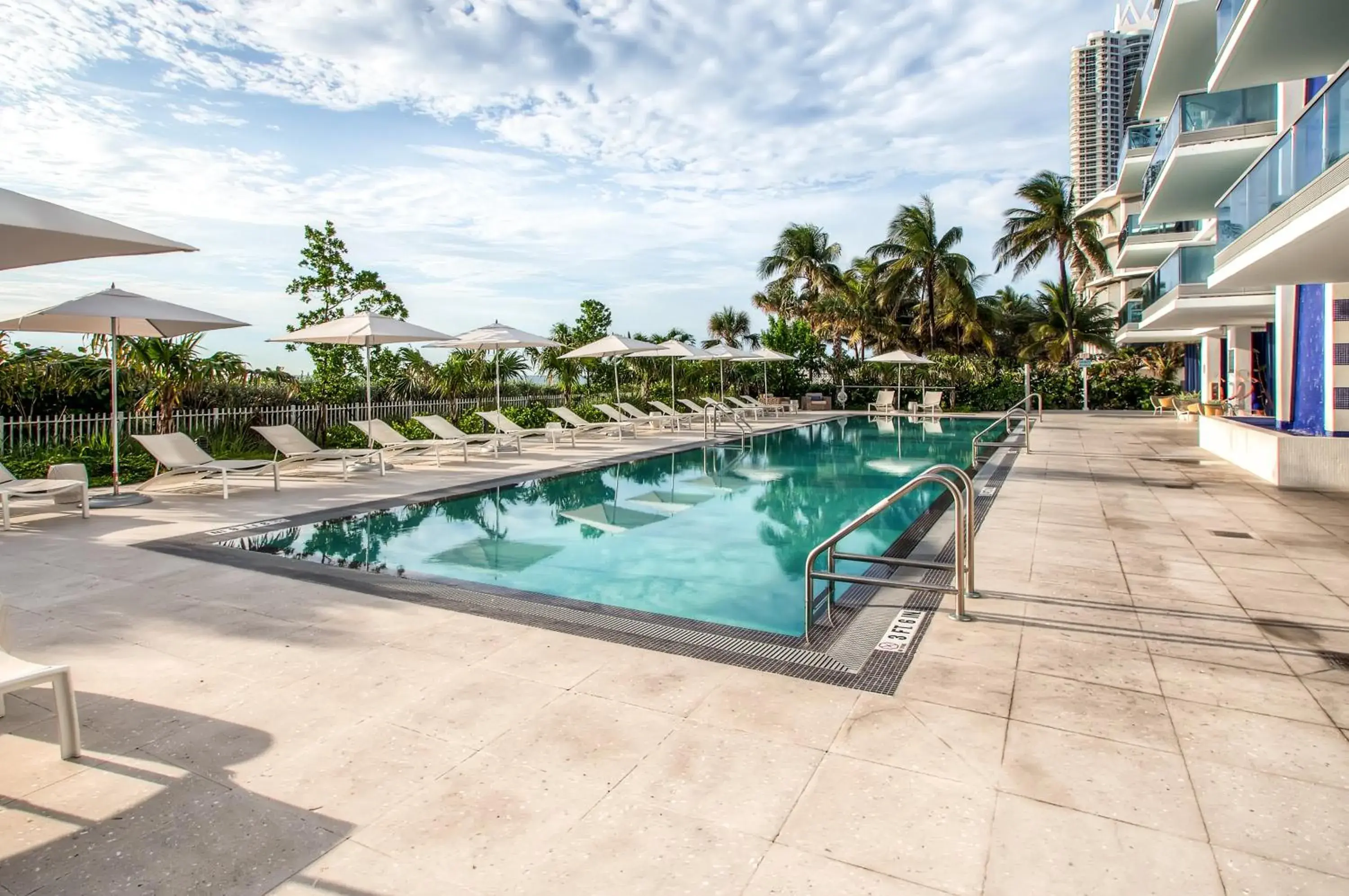 Swimming pool in Churchill Suites Monte Carlo Miami Beach Swimming pool in Churchill Suites Monte Carlo Miami Beach