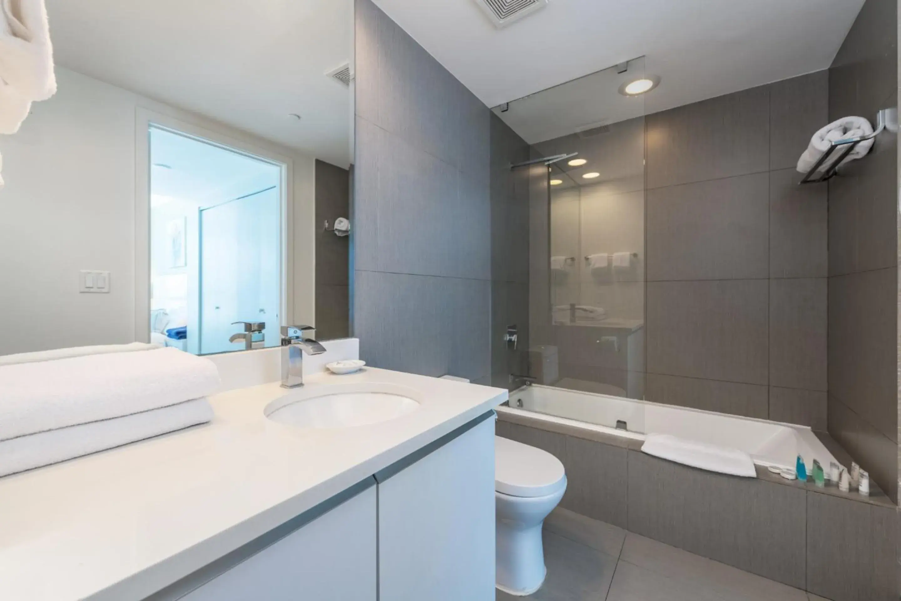 One Bedroom Apartment - Ocean View in Churchill Suites Monte Carlo Miami Beach One Bedroom Apartment - Ocean View in Churchill Suites Monte Carlo Miami Beach