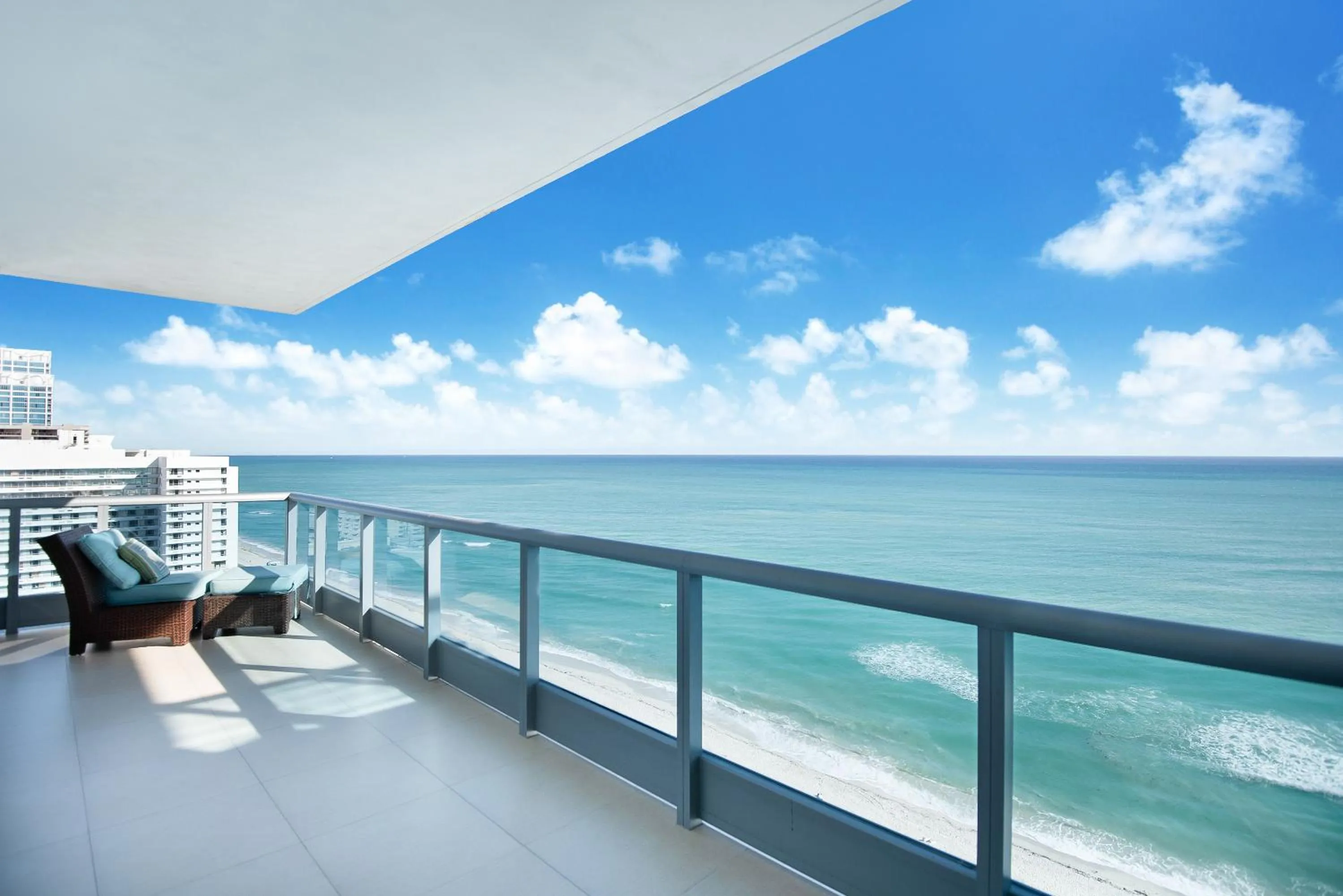 Balcony/Terrace in Churchill Suites Monte Carlo Miami Beach