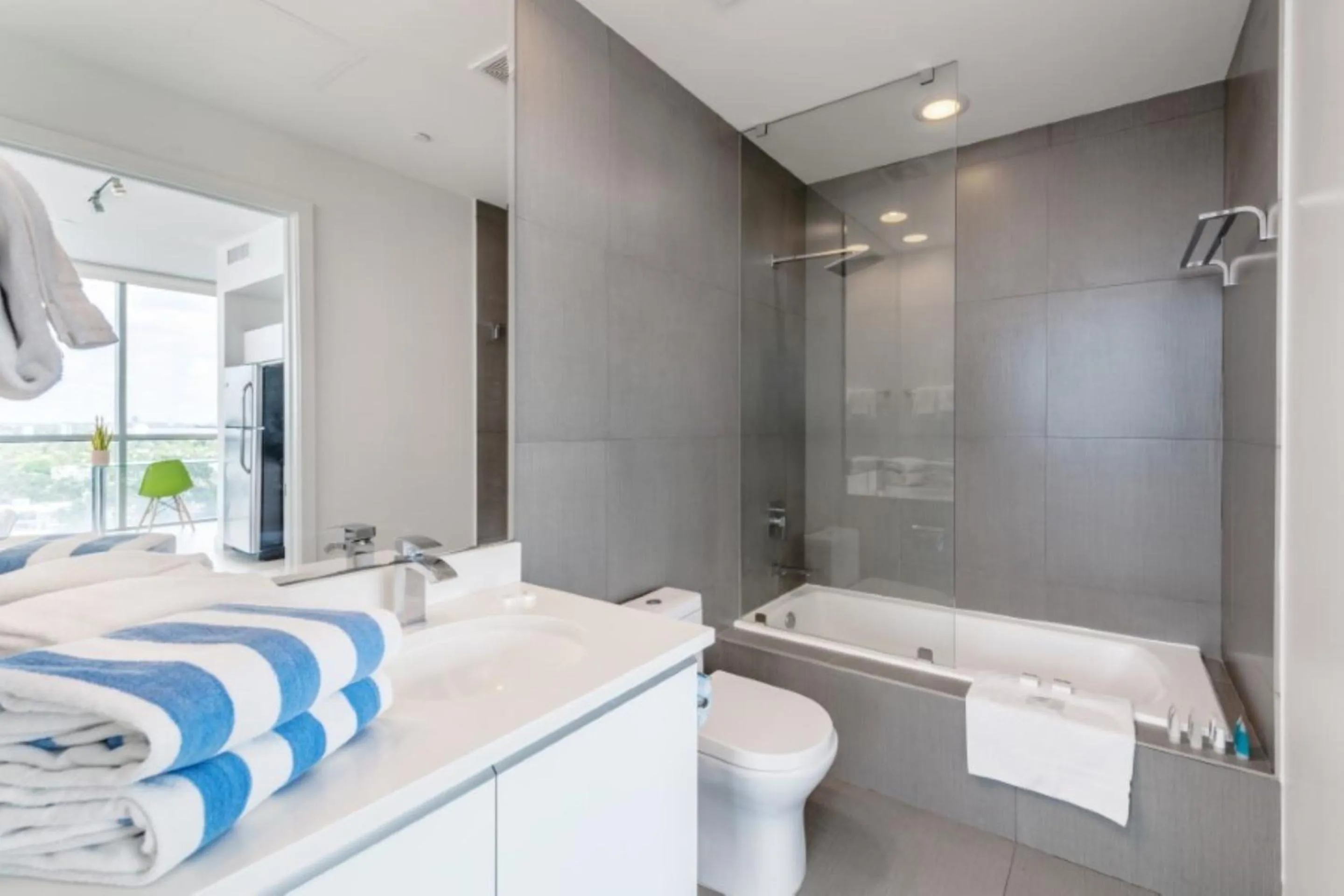 Bathroom in Churchill Suites Monte Carlo Miami Beach