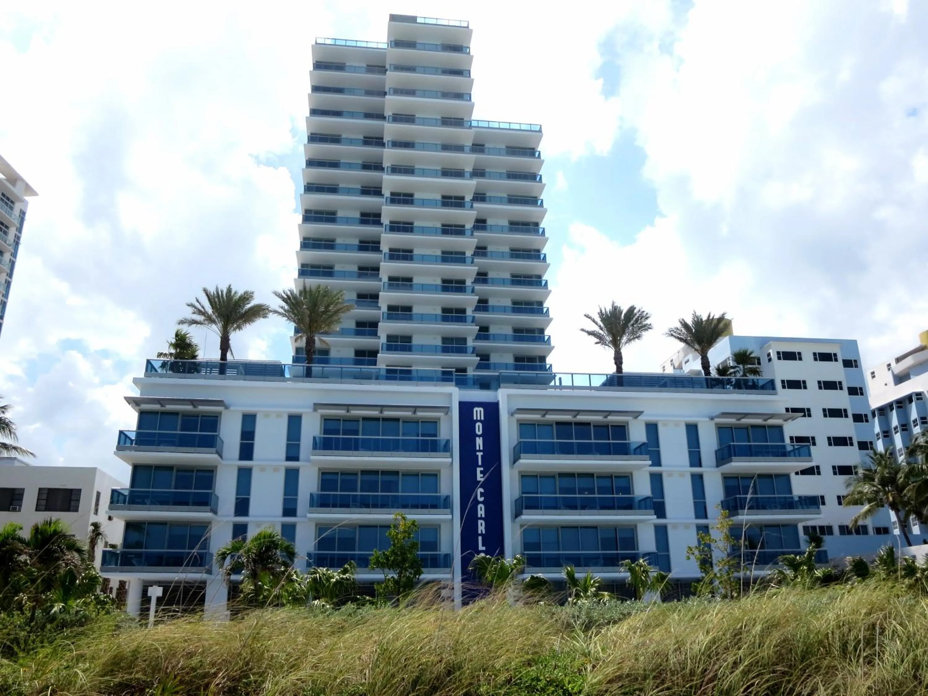 Property building in Churchill Suites Monte Carlo Miami Beach