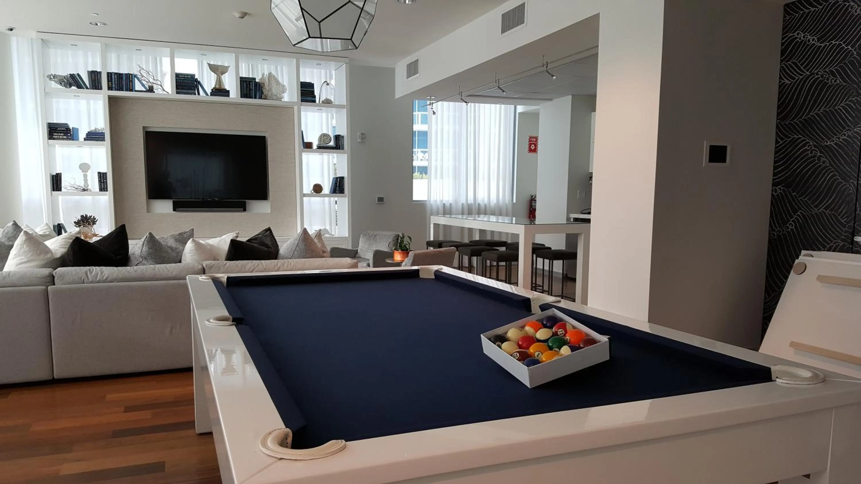 Communal lounge/ TV room in Churchill Suites Monte Carlo Miami Beach