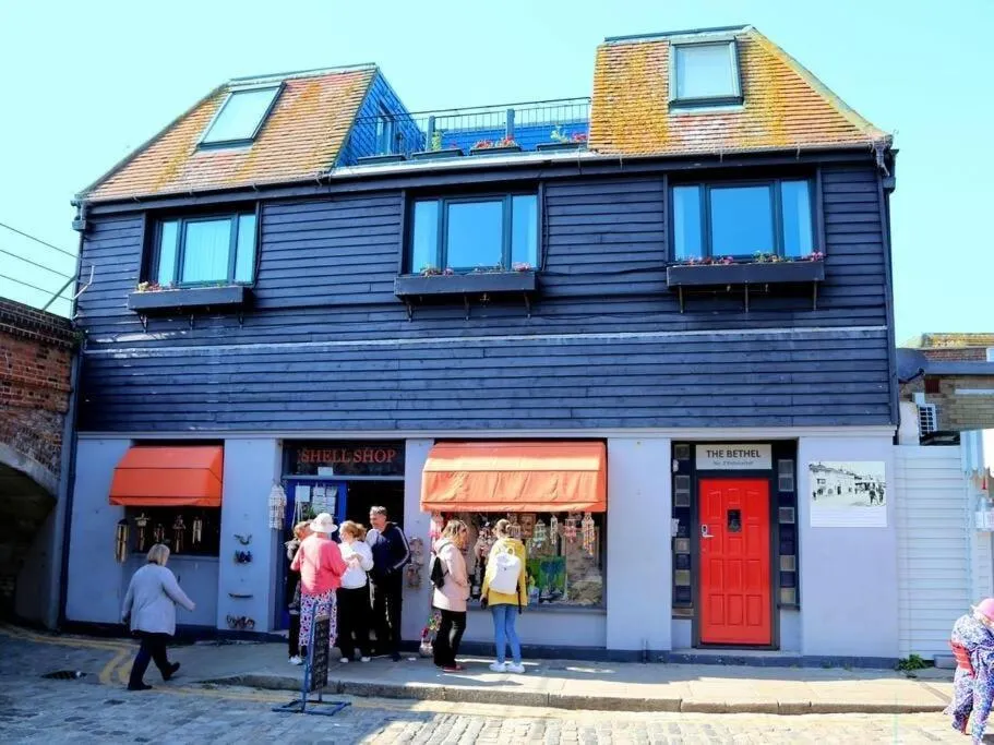 Property building in Unique 2BD Apartment Folkestone Harbour