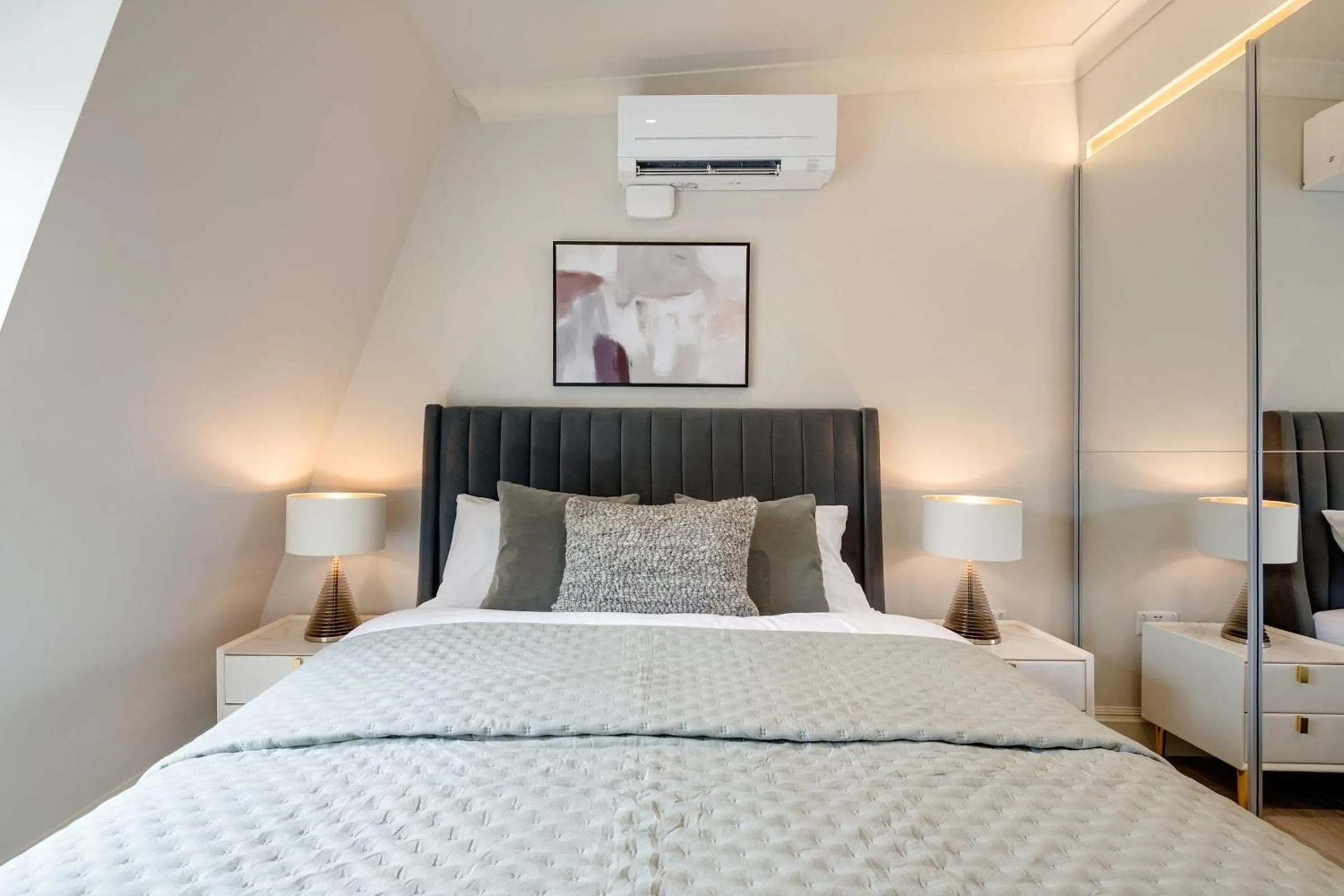 Bed in Marble Arch Suite 8