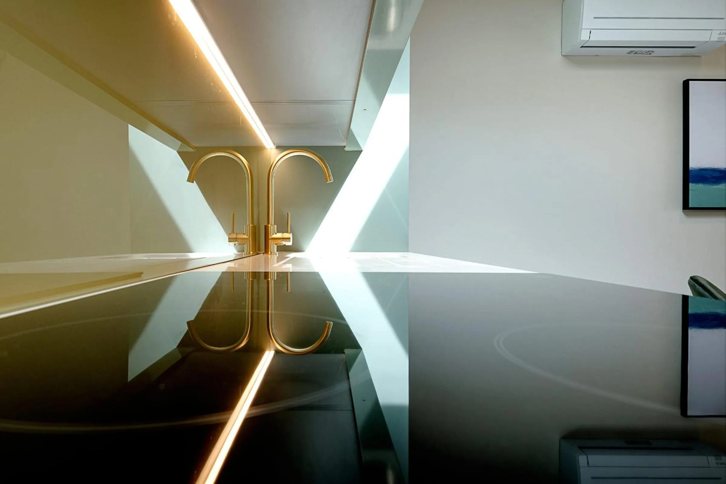 Marble Arch Suite 8
