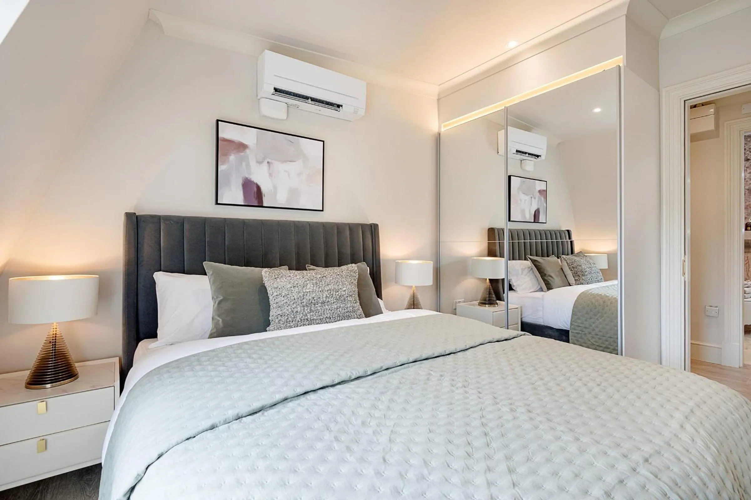 Bed in Marble Arch Suite 8