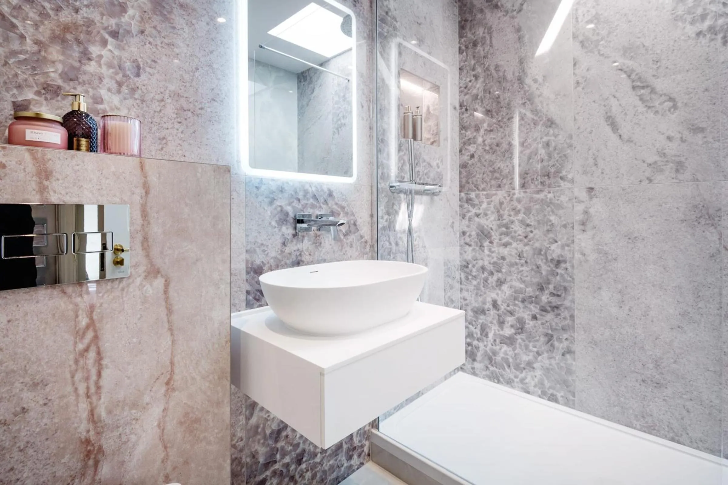 Marble Arch Suite 8