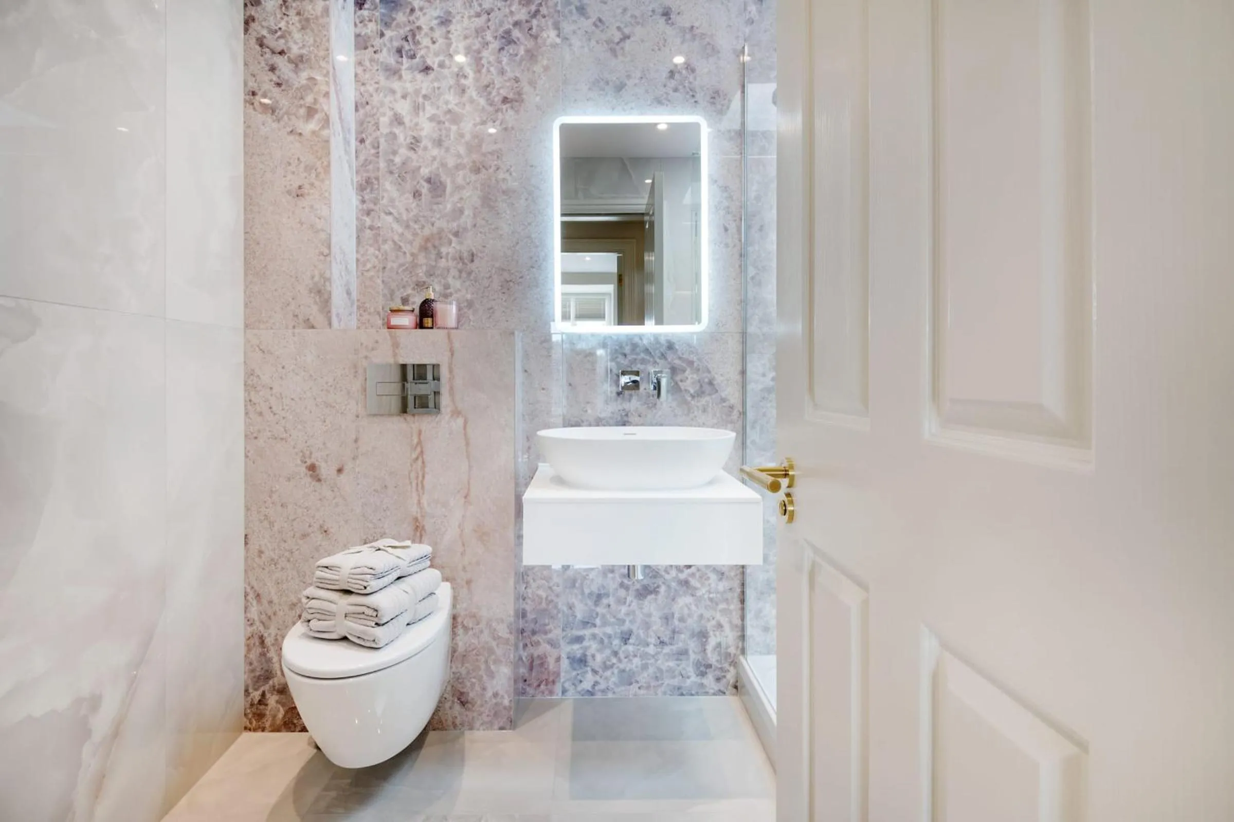 Marble Arch Suite 8