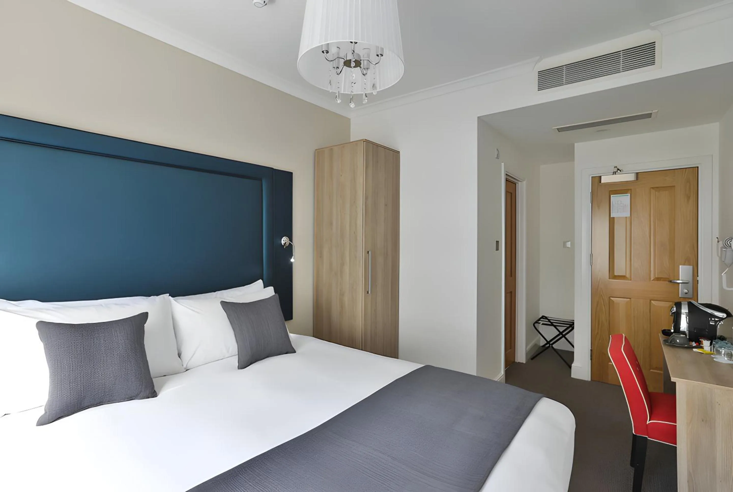 Bedroom, Bed in The Chapter Hotels - London Hyde Park