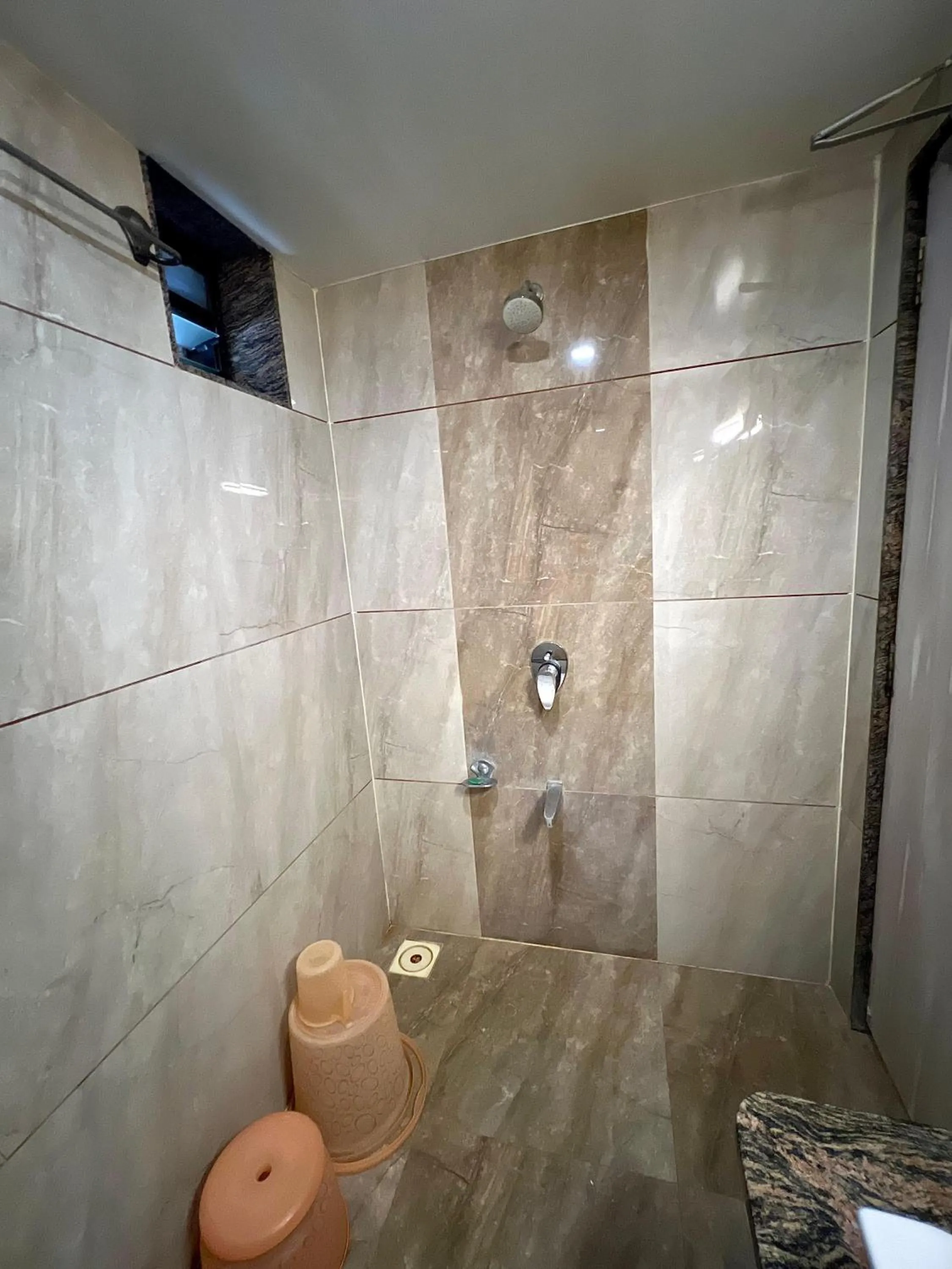 Shower in HOTEL REST INN