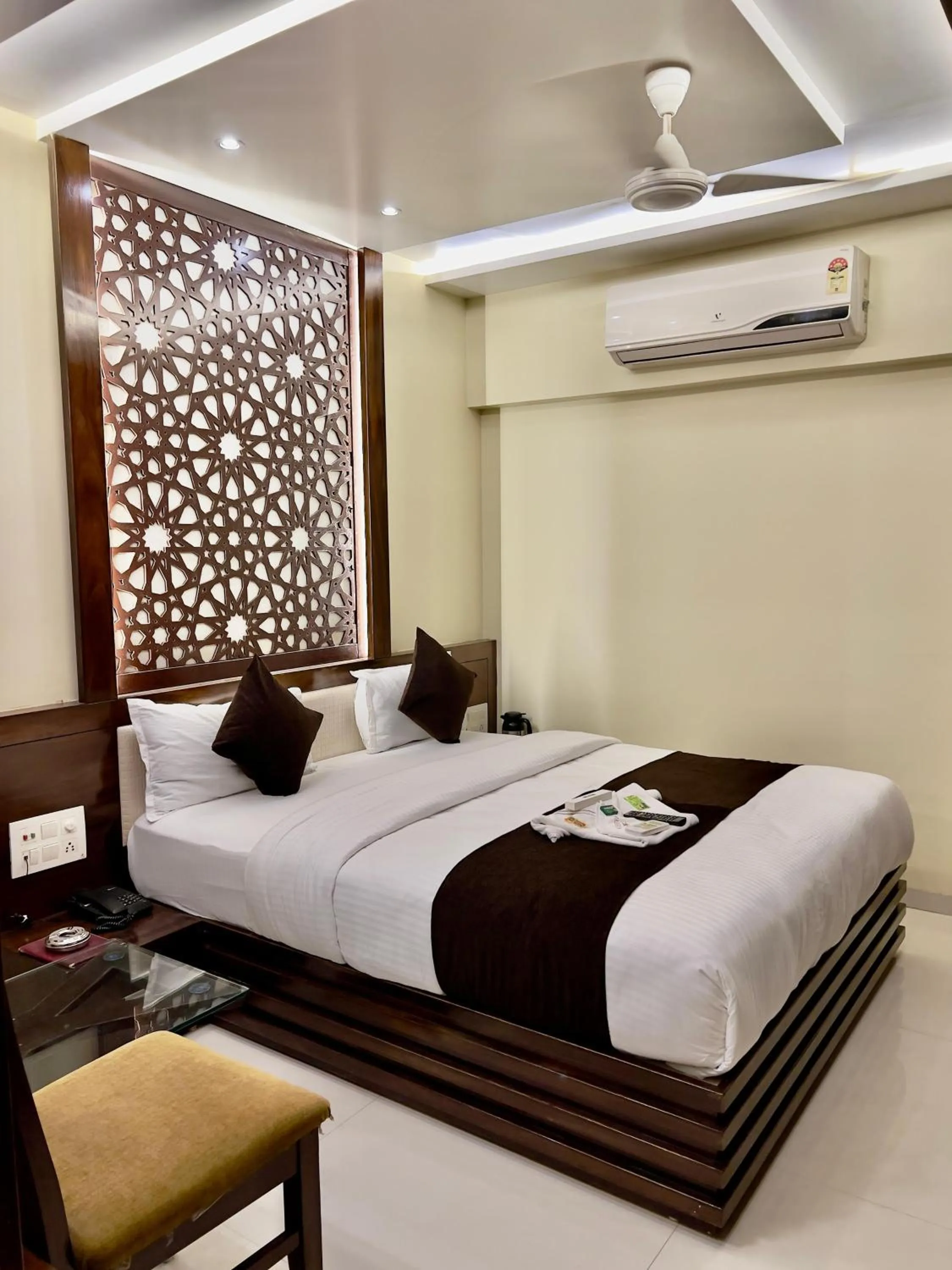 Bed in HOTEL REST INN