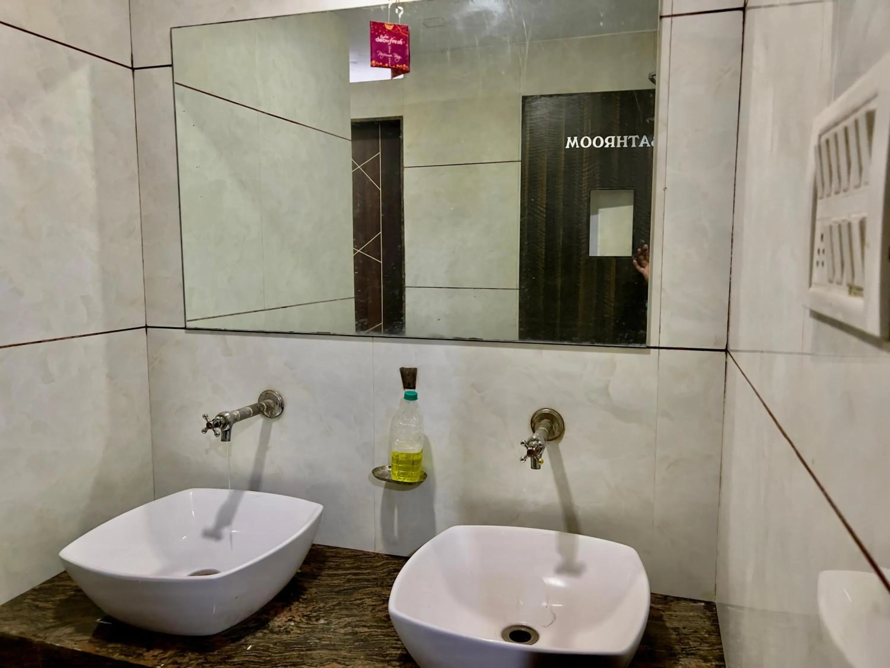 Bathroom in HOTEL REST INN