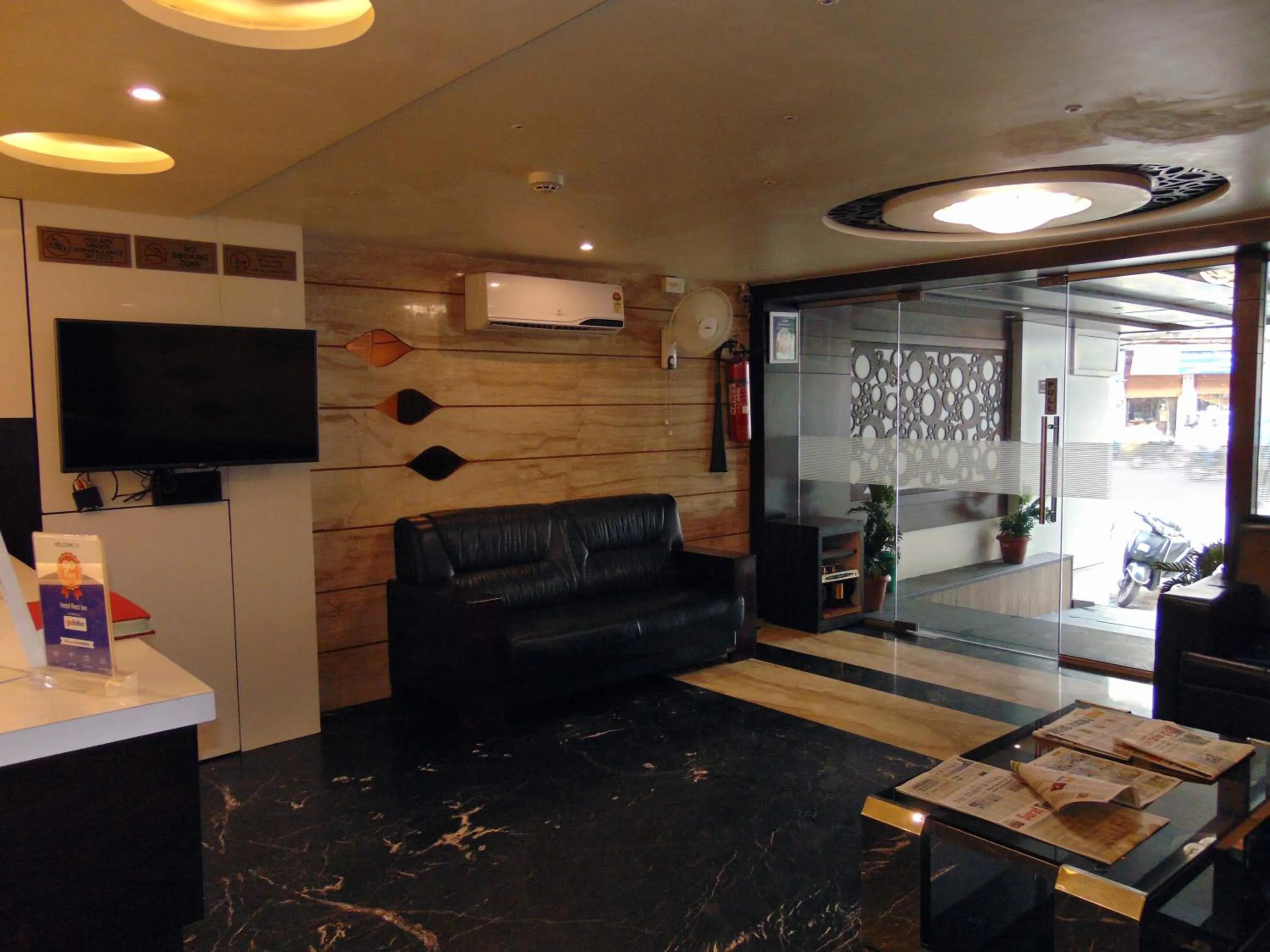 Seating area in HOTEL REST INN