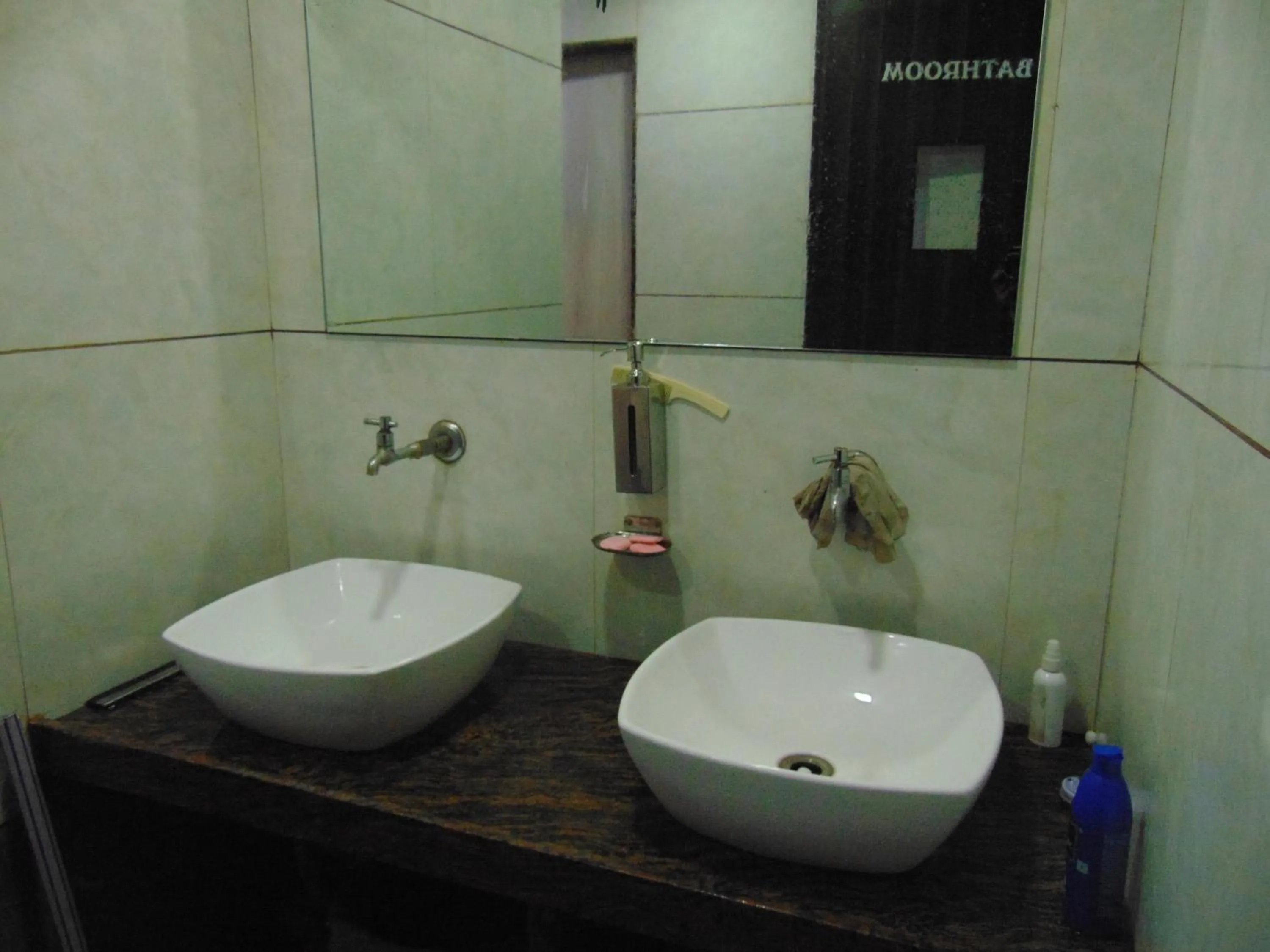 Bathroom in HOTEL REST INN