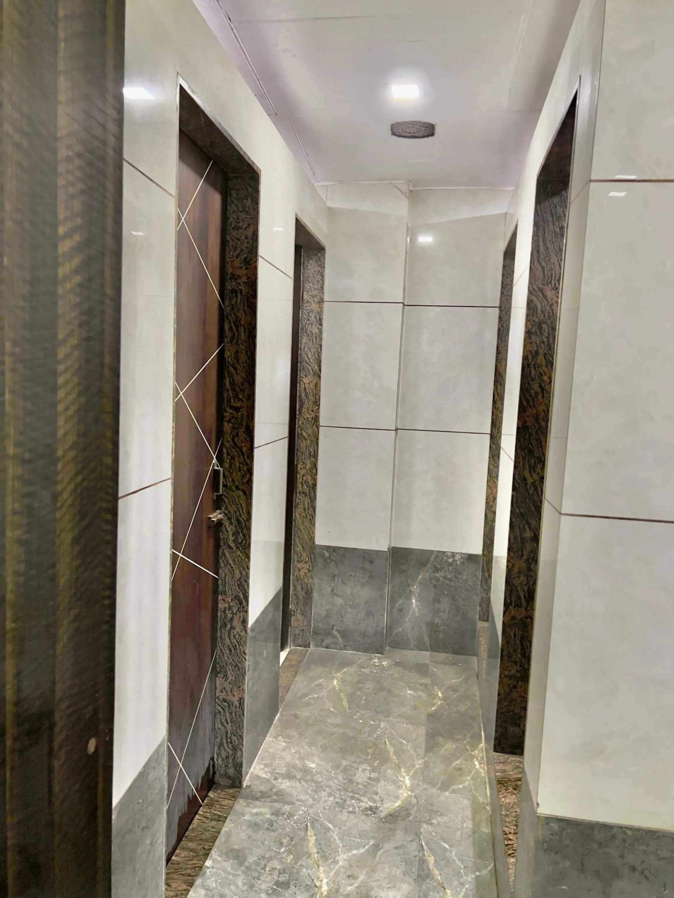 Bathroom in HOTEL REST INN