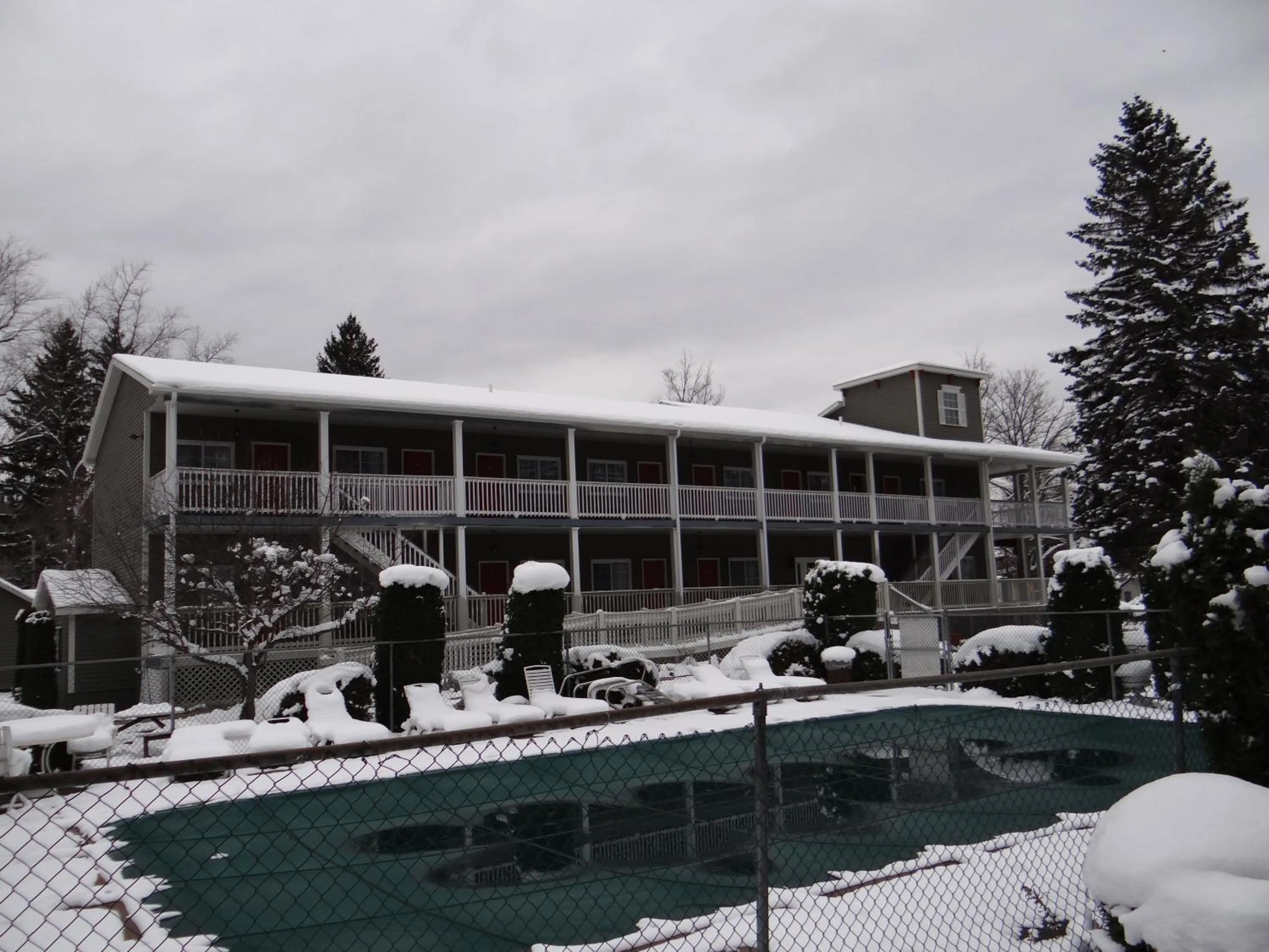 Swimming pool in Edelweiss Ski Lodge