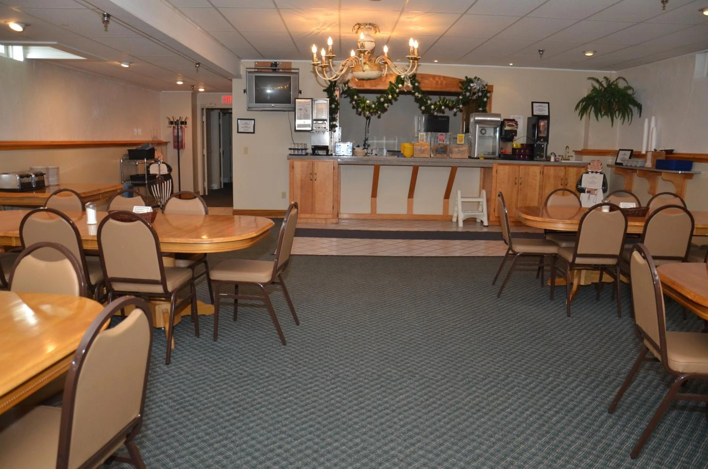 Dining area in Edelweiss Ski Lodge