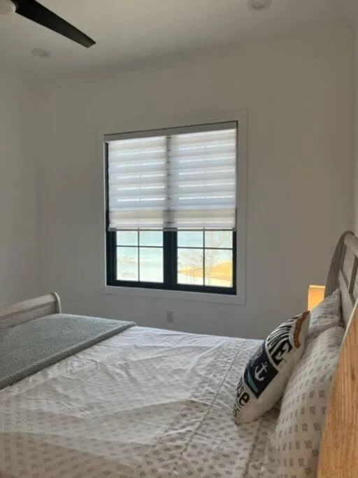 Bed in Amazing New House - Waterfront Getaway + Boat Dock