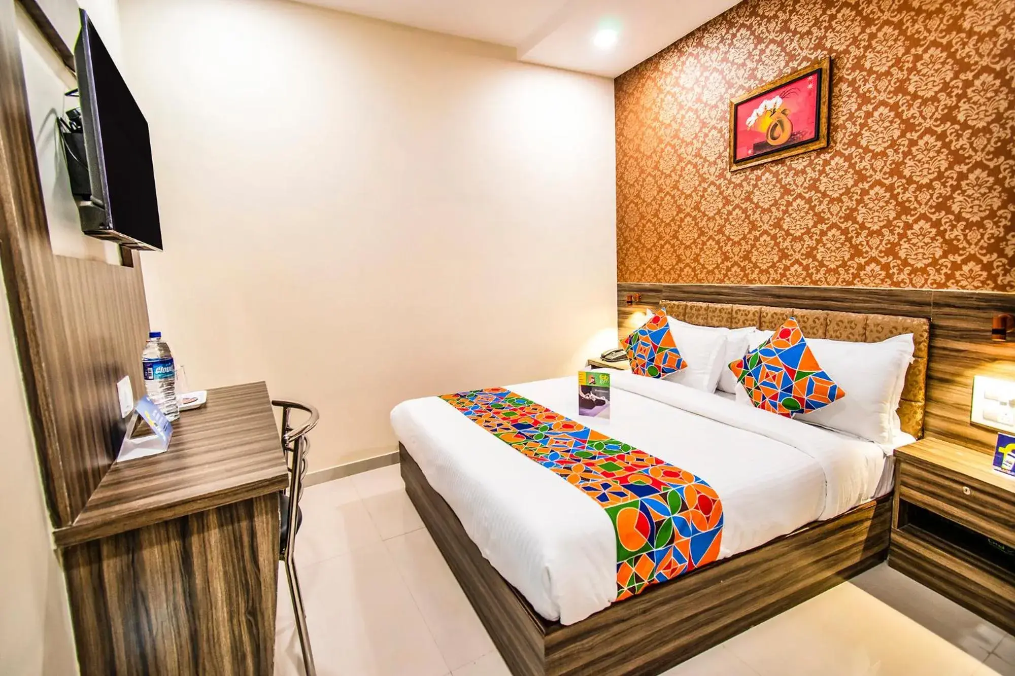 Bed in FabExpress Orange Suites - Nr Mumbai International Airport Bed in FabExpress Orange Suites - Nr Mumbai International Airport