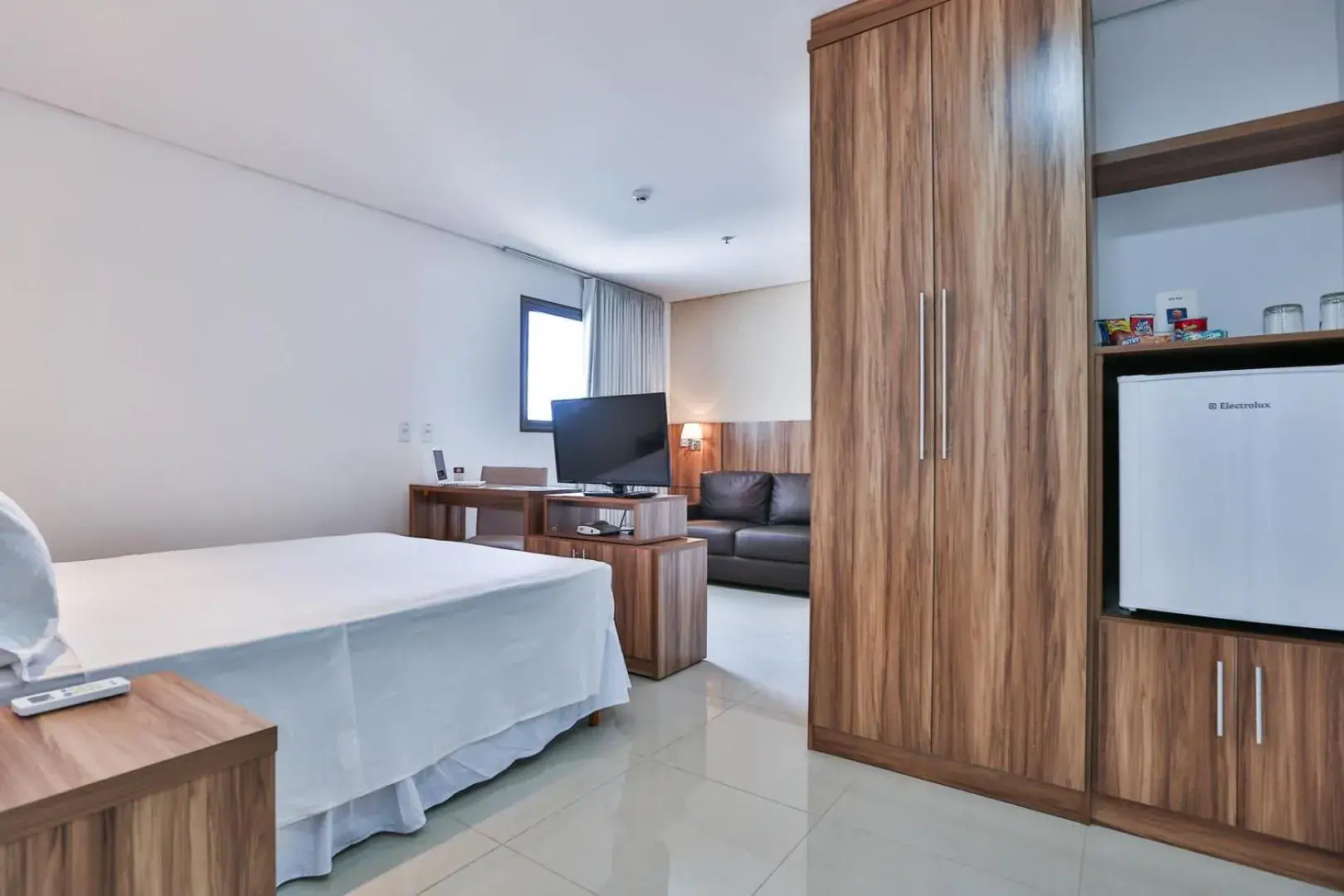 Standard Queen Room - single occupancy in MG Flats & Residence Standard Queen Room - single occupancy in MG Flats & Residence