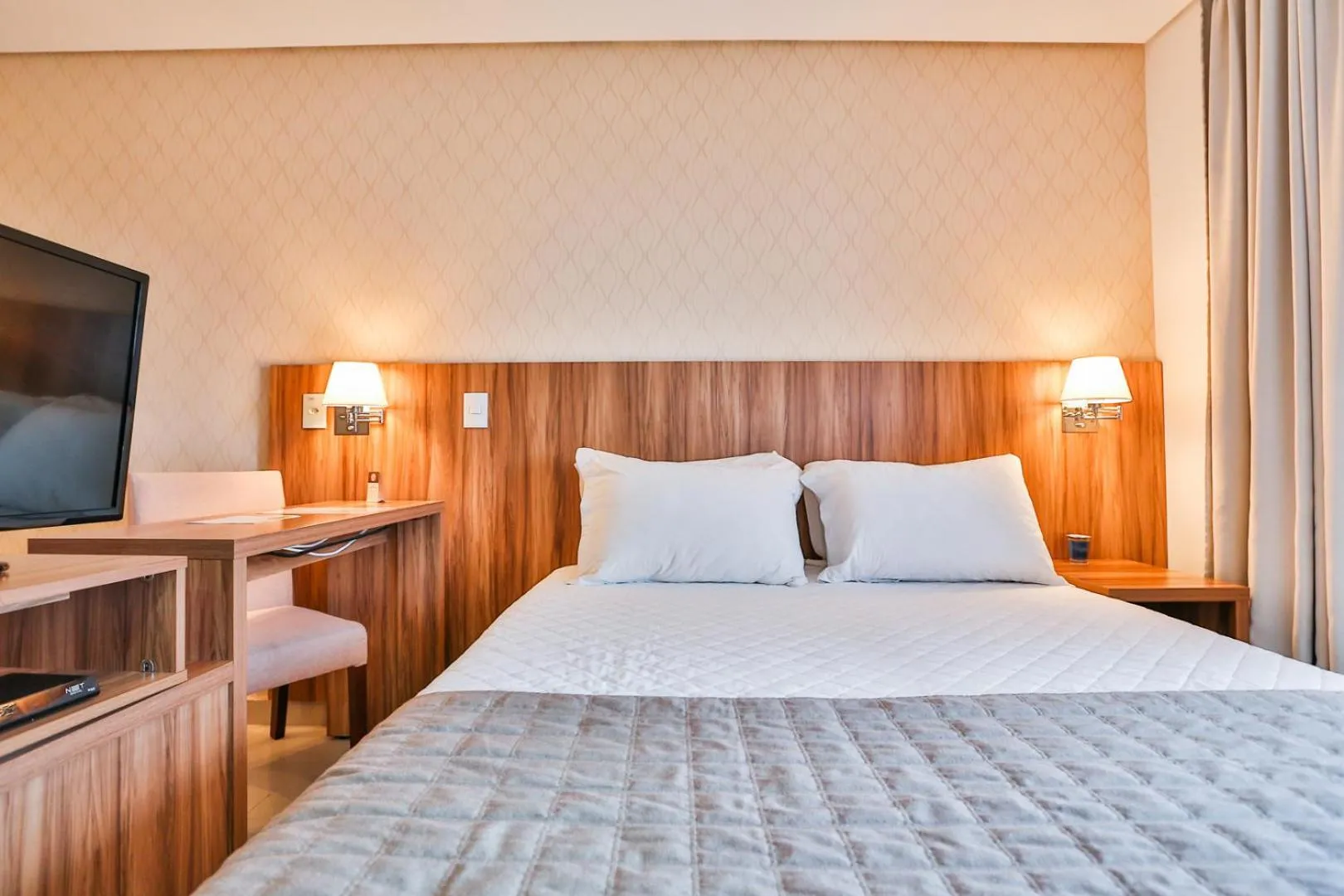 Bed in MG Flats & Residence