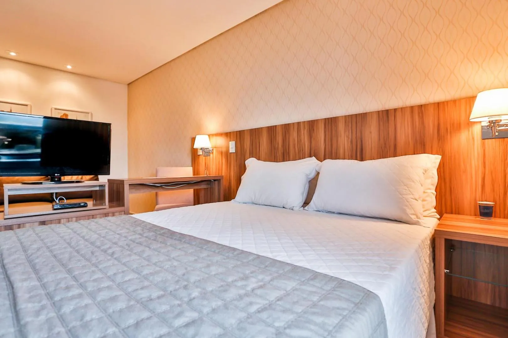 Bed in MG Flats & Residence