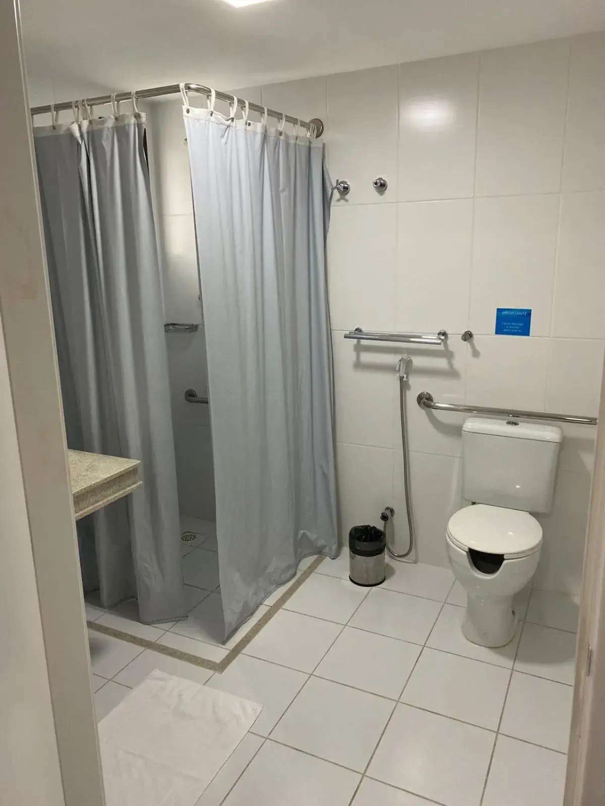 Queen Room - single occupancy - Disability Access in MG Flats & Residence Queen Room - single occupancy - Disability Access in MG Flats & Residence