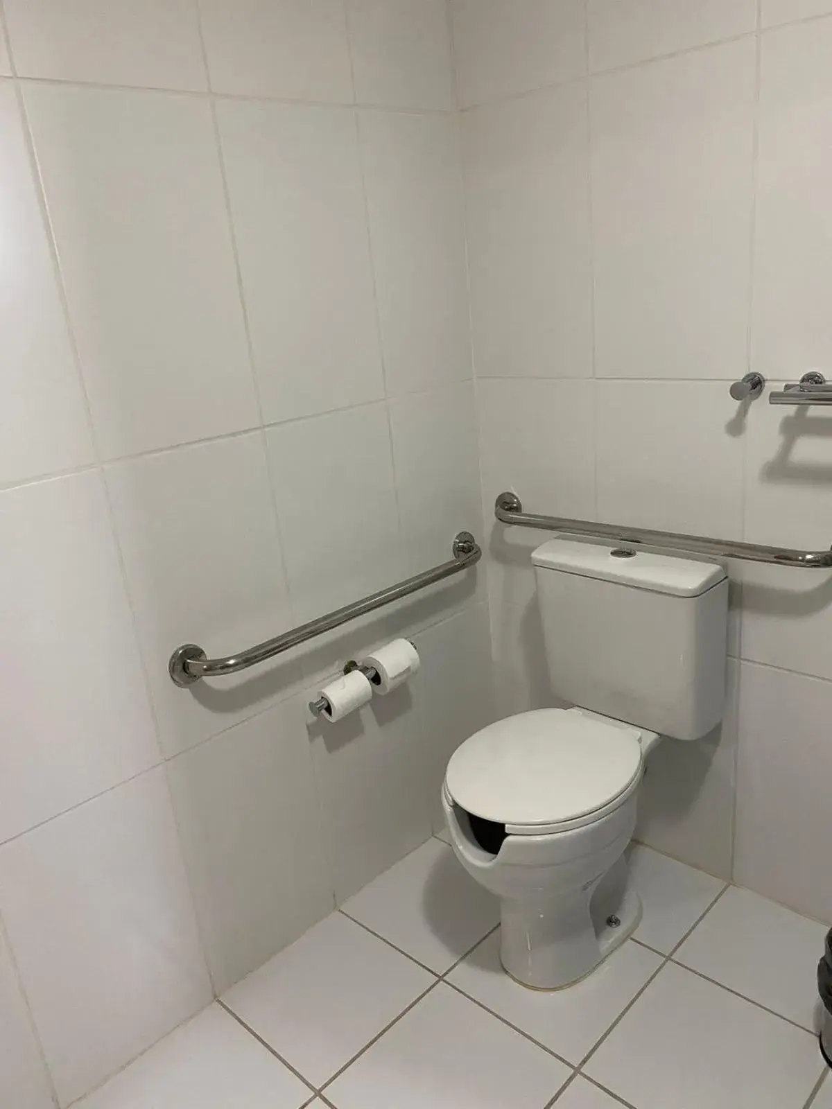 Queen Room - single occupancy - Disability Access in MG Flats & Residence Queen Room - single occupancy - Disability Access in MG Flats & Residence