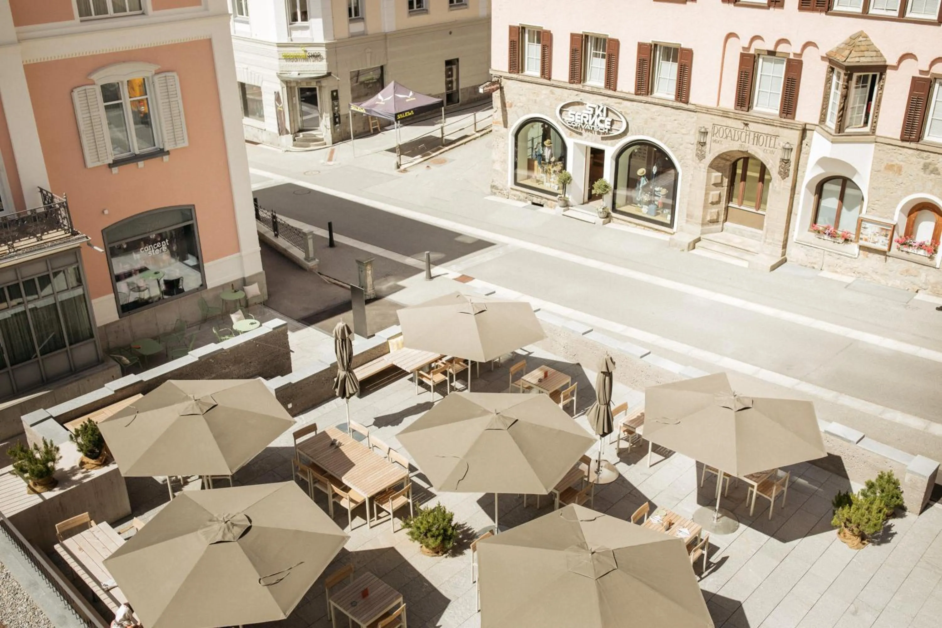 Restaurant/places to eat in Hotel Maistra 160