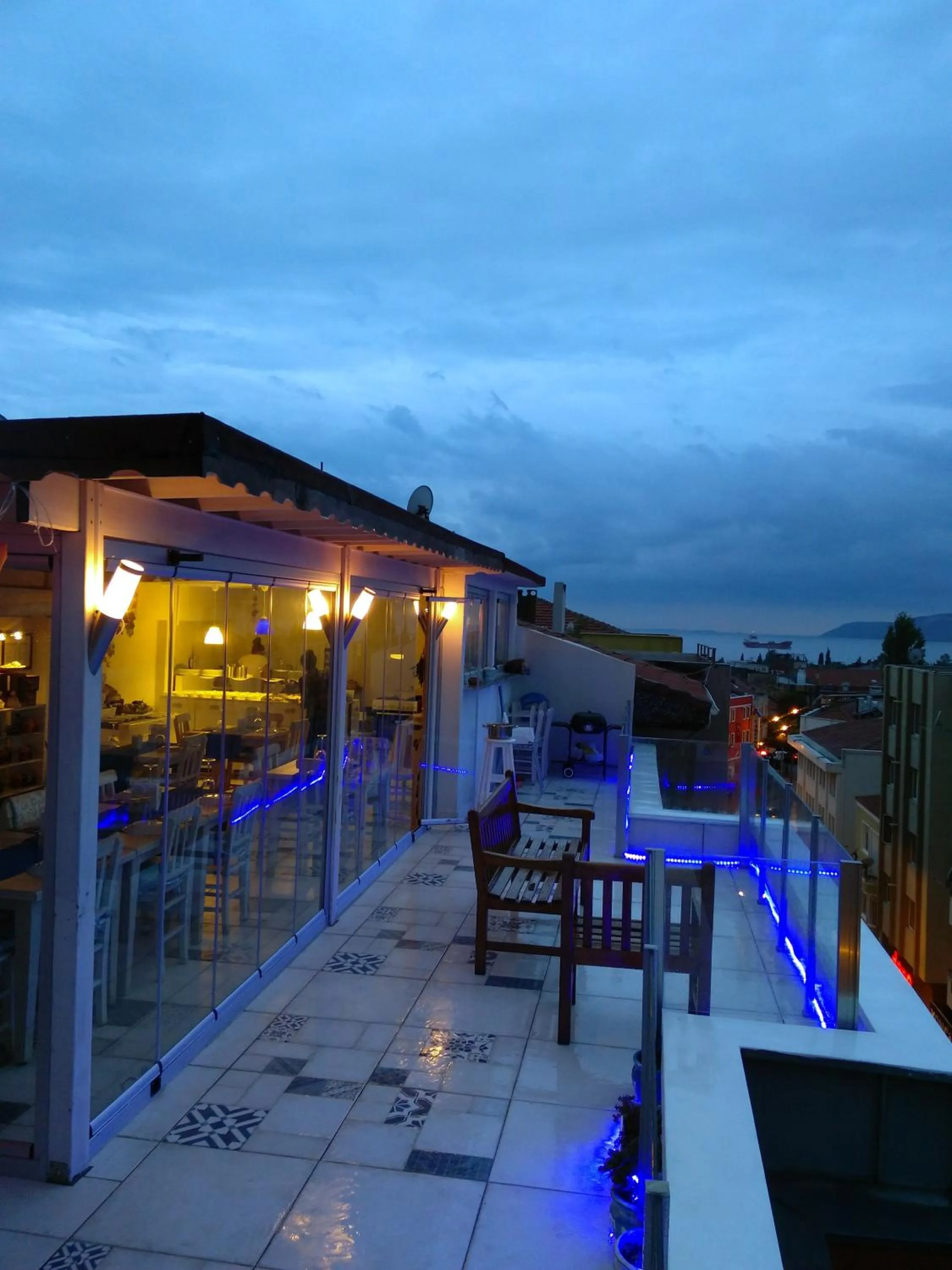 Restaurant/places to eat in The City Residence Hotel