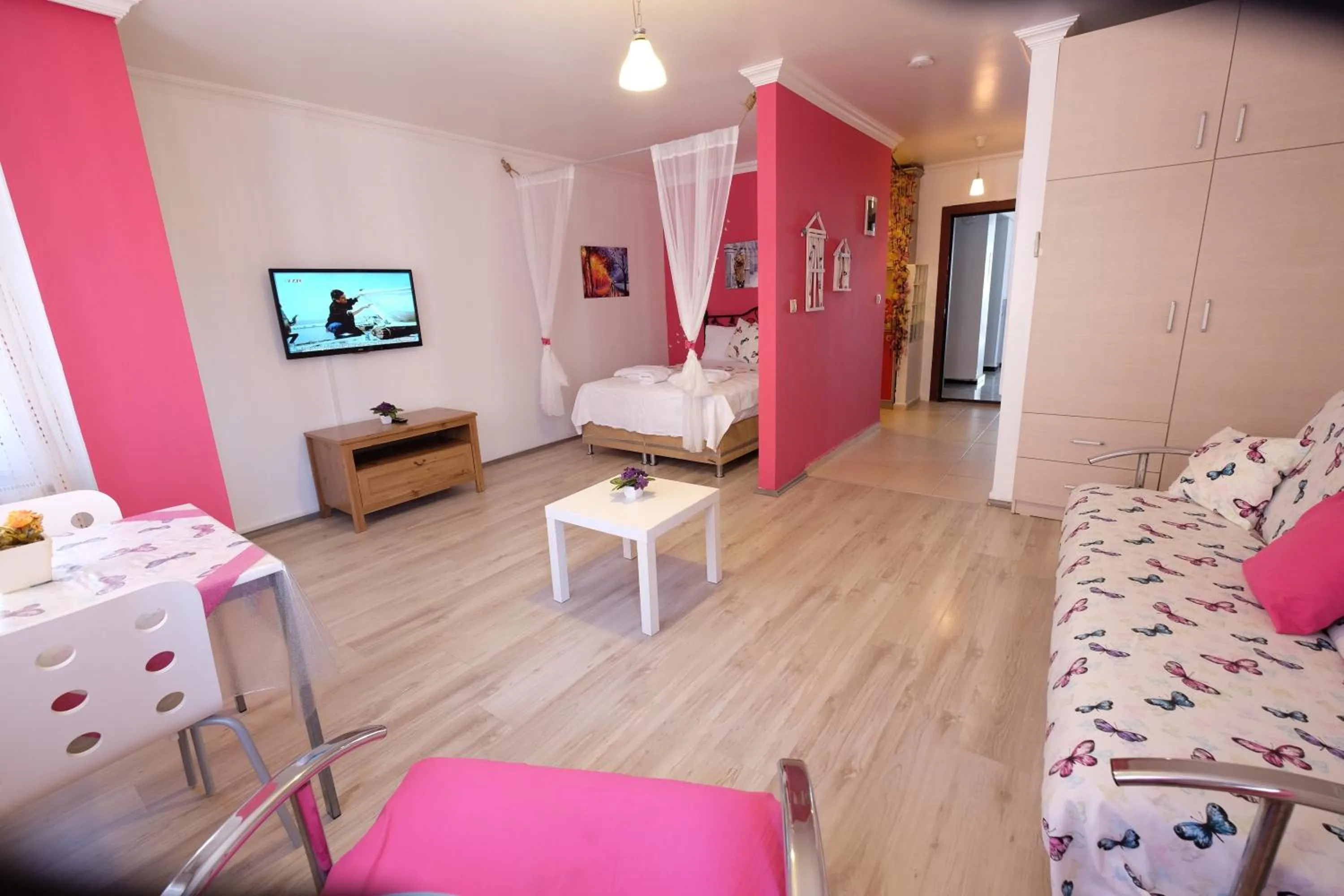 Living room, Bed in The City Residence Hotel