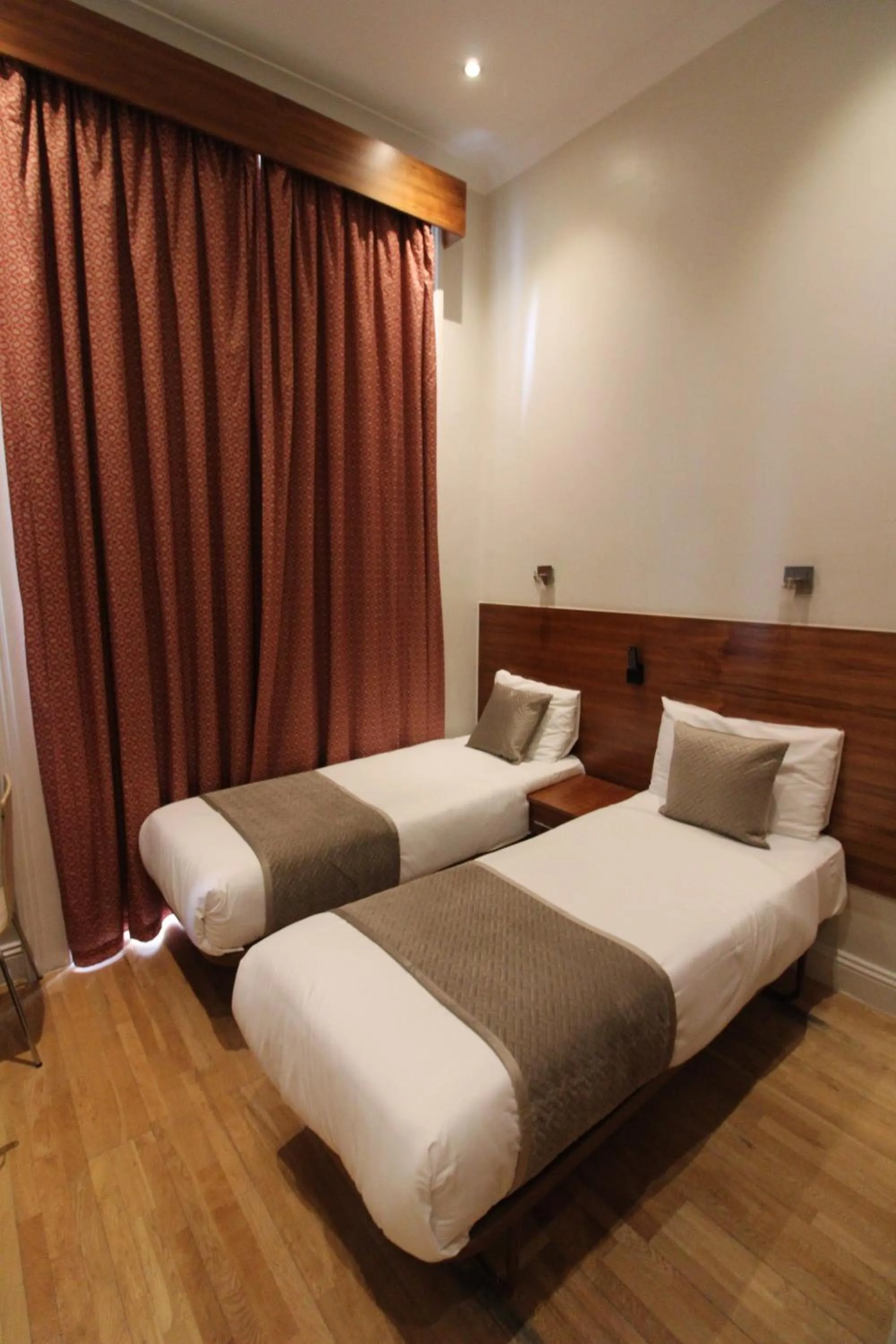 Bed in Wedgewood Hotel