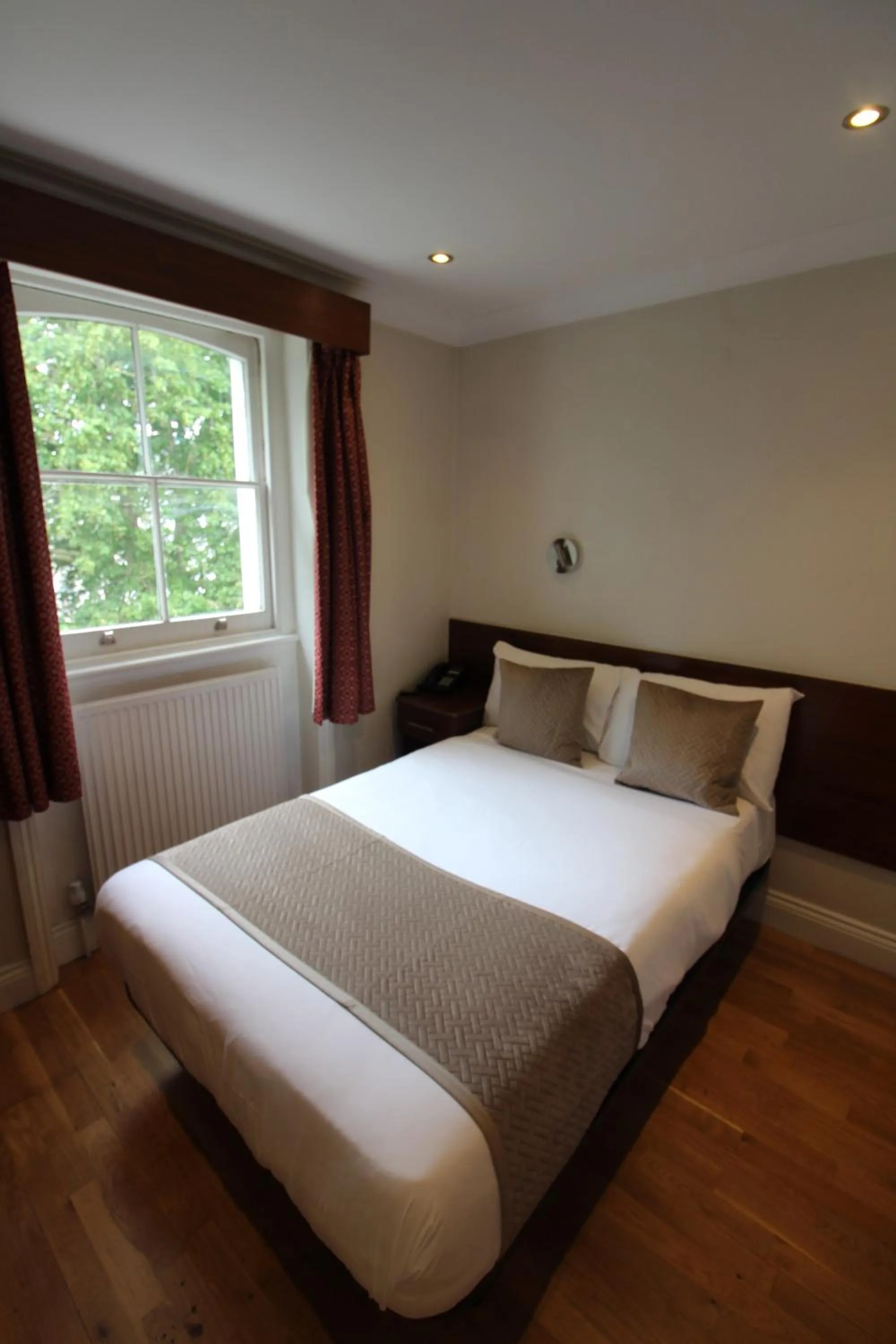 Bed in Wedgewood Hotel